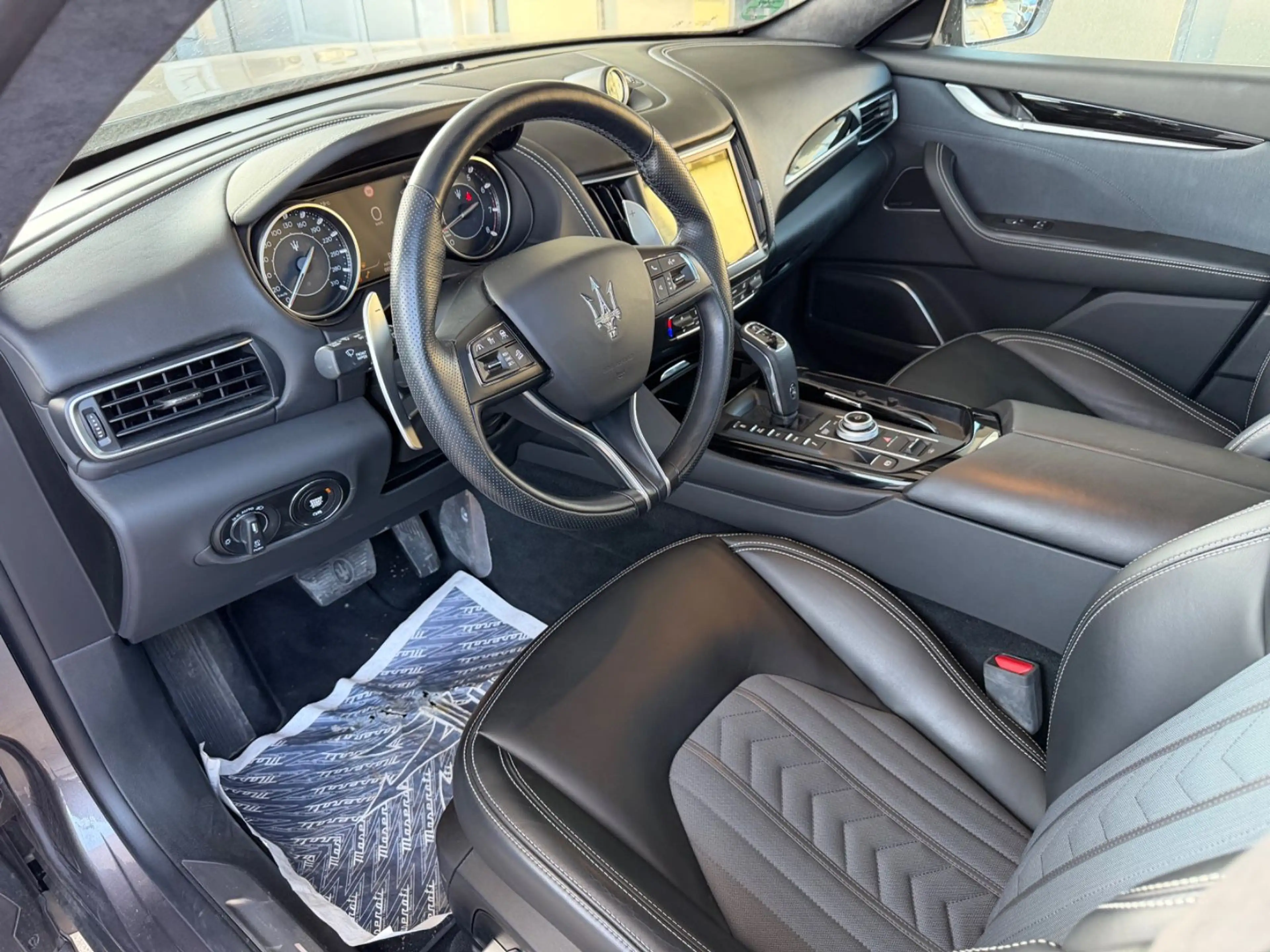Maserati Levante GranLusso Q4 — photo 9