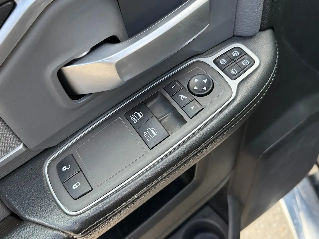 RAM 3500 снимка RAM 3500