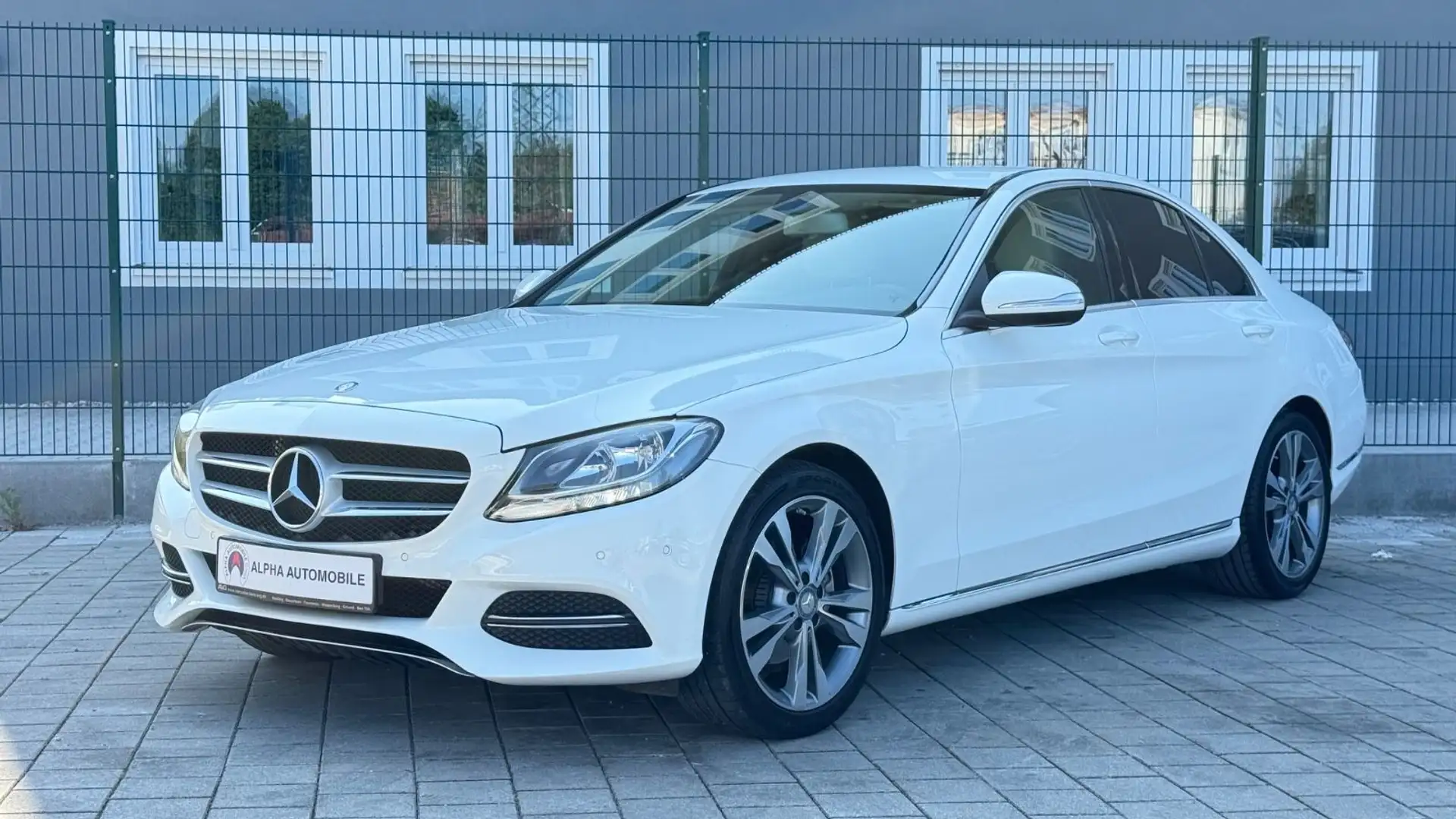 Mercedes-Benz C 200 C -Klasse Lim. C 200 CGI/Navi/PDC Weiß - 1