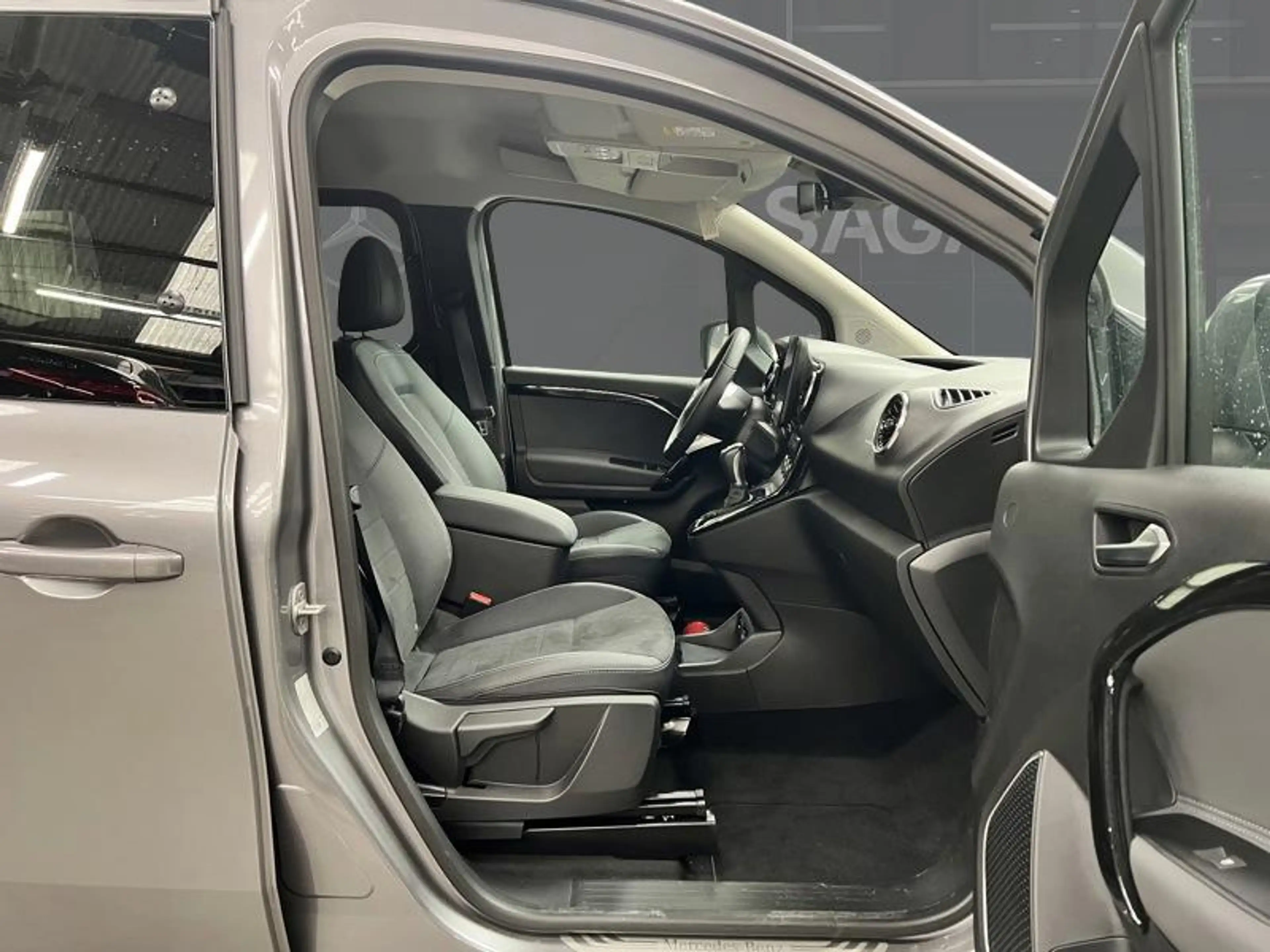 Mercedes-Benz T-Class Classe 180 — photo 11