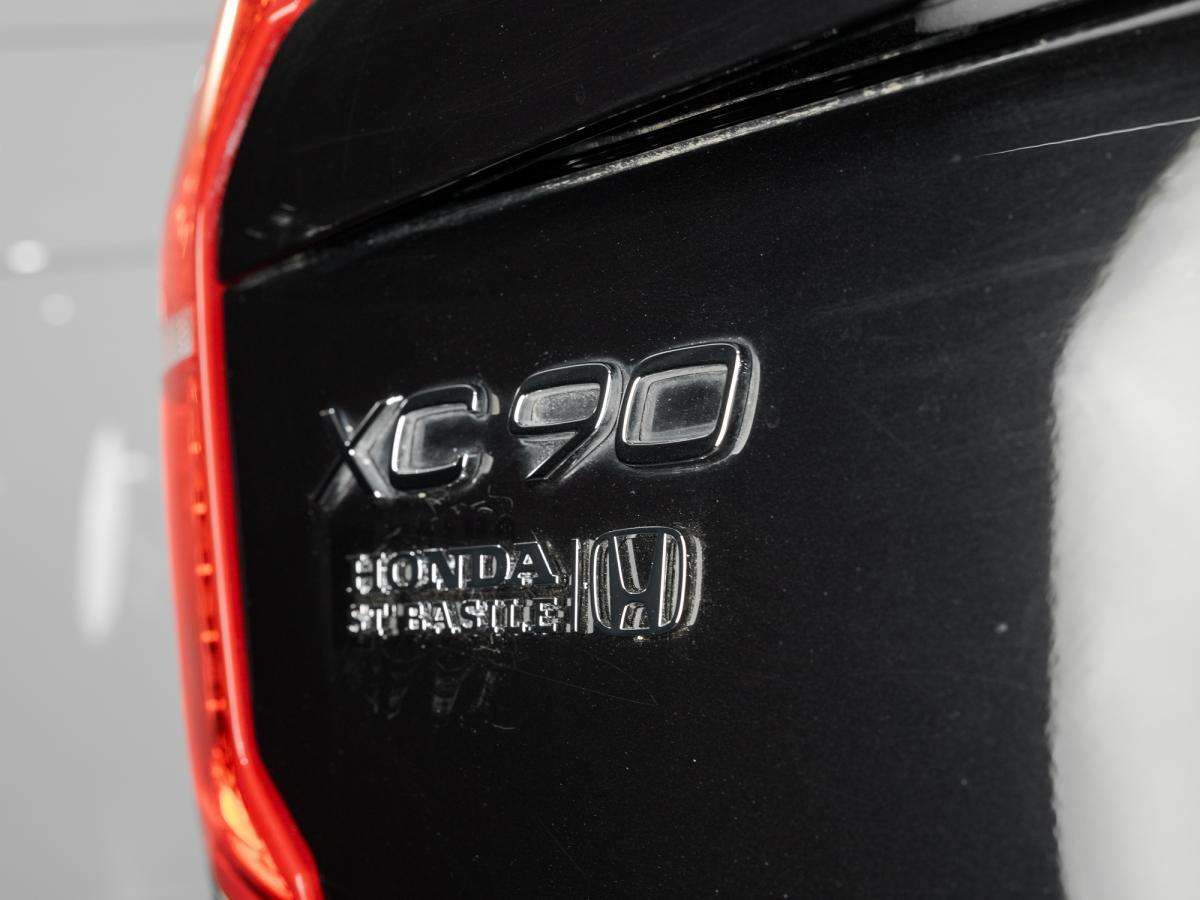 2022 Volvo XC90 T6 + MOMENTUM + AWD + NAVIGATION + TOIT PANORAMIQU alt 3