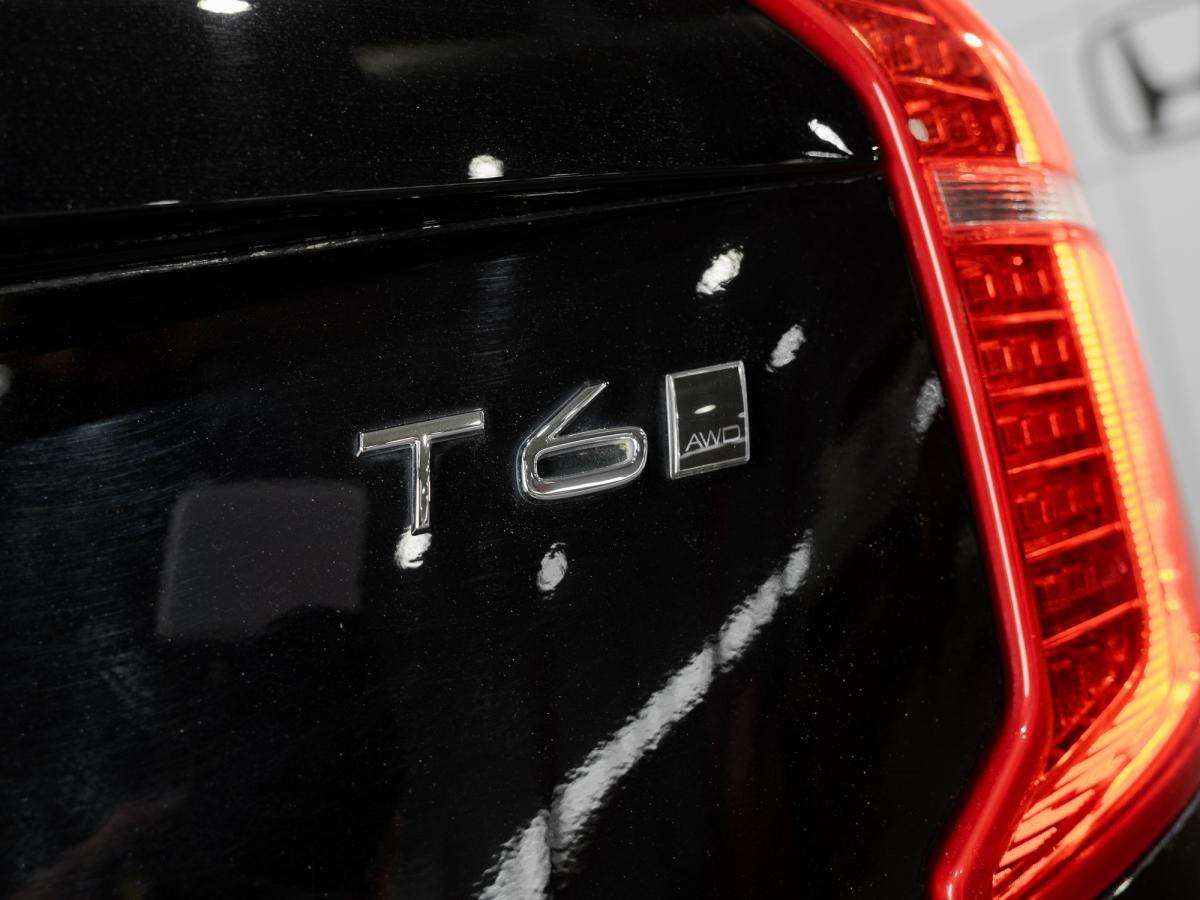 2022 Volvo XC90 T6 + MOMENTUM + AWD + NAVIGATION + TOIT PANORAMIQU alt 4