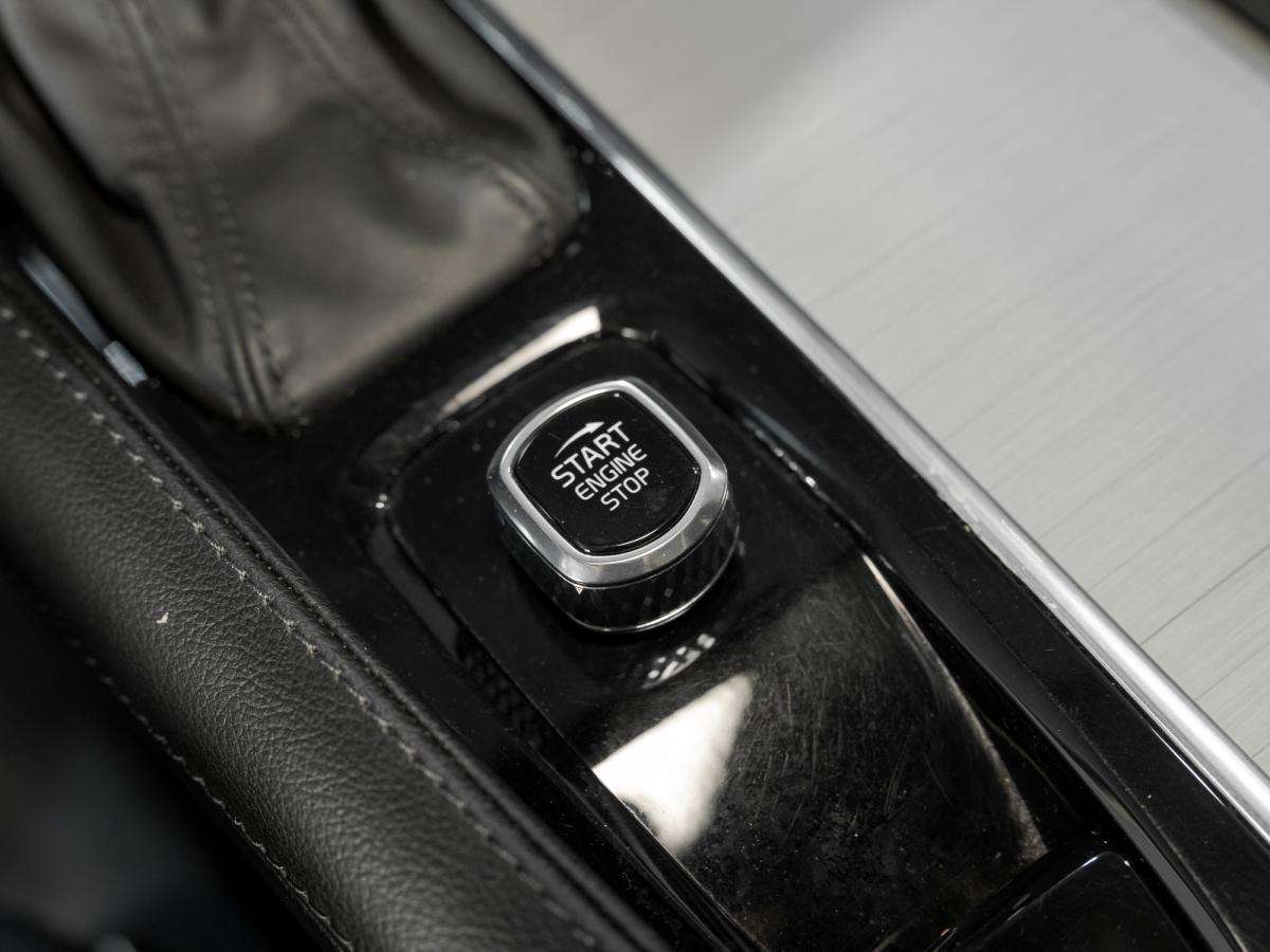 2022 Volvo XC90 T6 + MOMENTUM + AWD + NAVIGATION + TOIT PANORAMIQU thumb 26