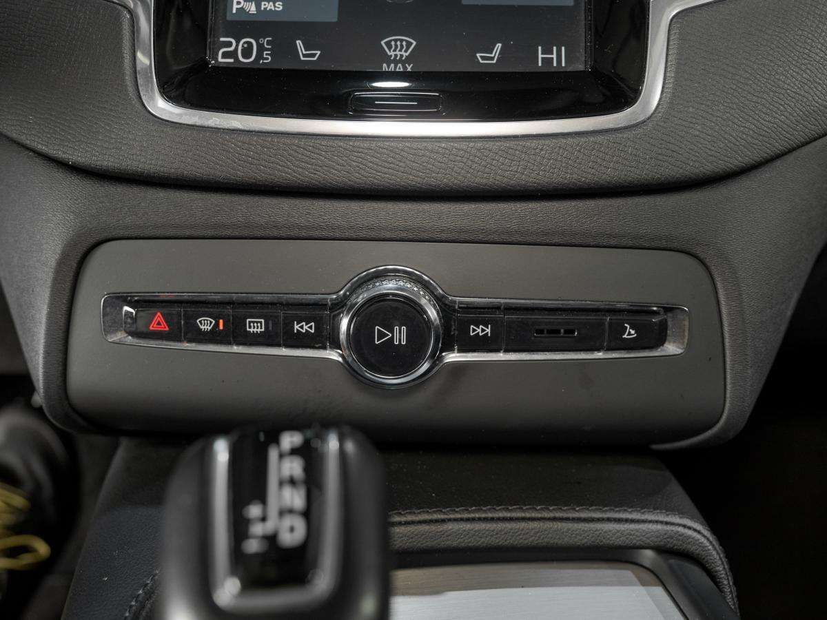 2022 Volvo XC90 T6 + MOMENTUM + AWD + NAVIGATION + TOIT PANORAMIQU thumb 32