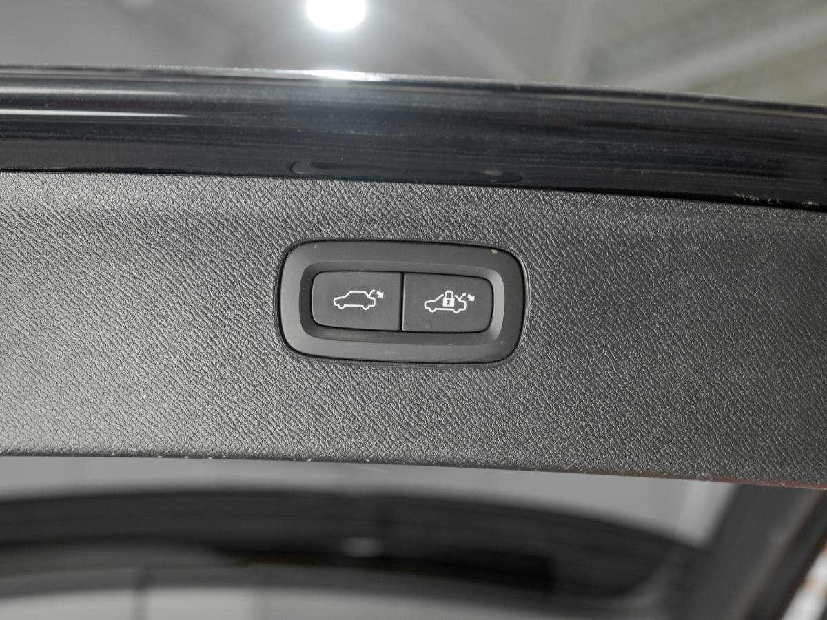 2022 Volvo XC90 T6 + MOMENTUM + AWD + NAVIGATION + TOIT PANORAMIQU thumb 16
