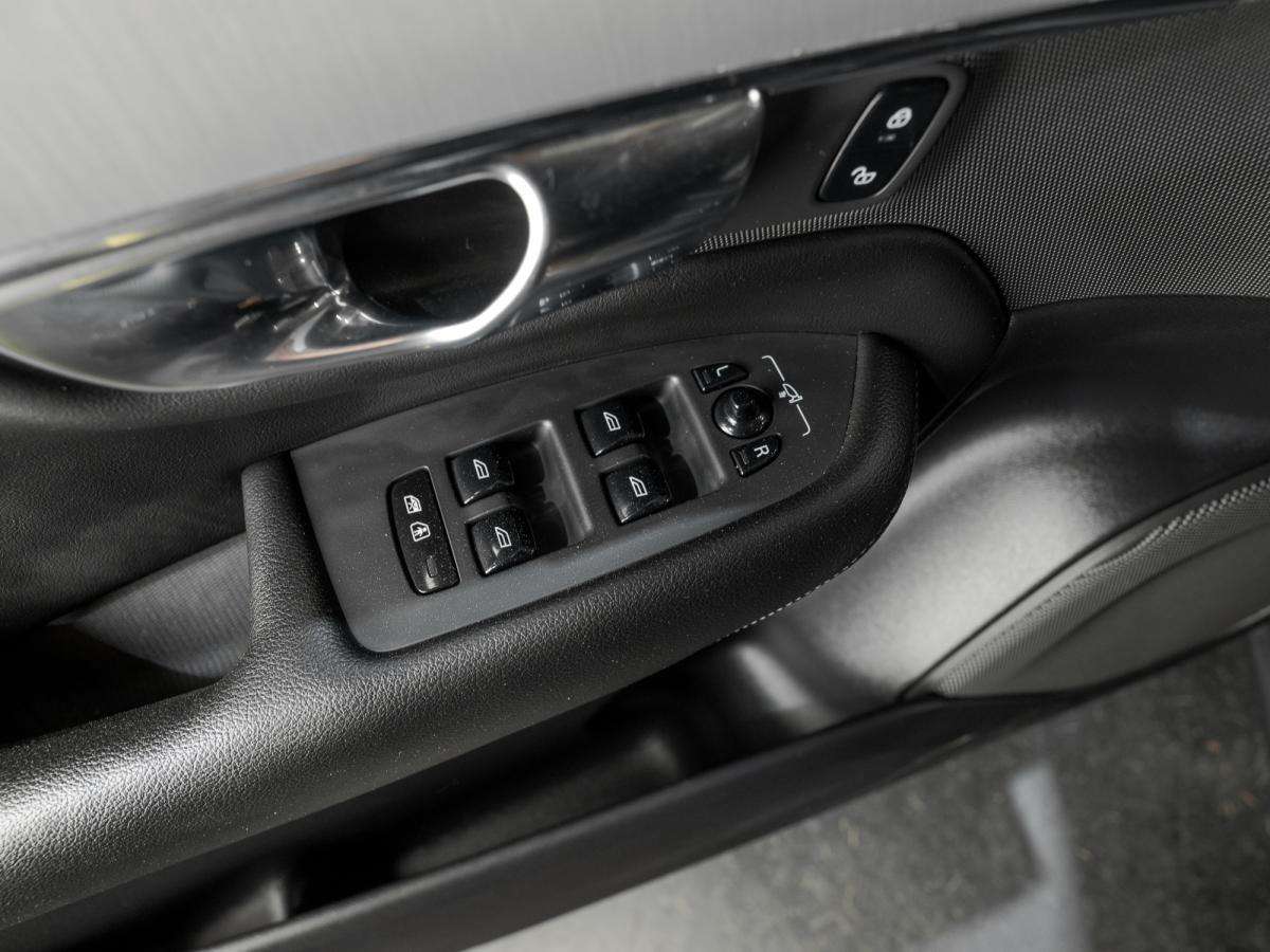 2022 Volvo XC90 T6 + MOMENTUM + AWD + NAVIGATION + TOIT PANORAMIQU thumb 19