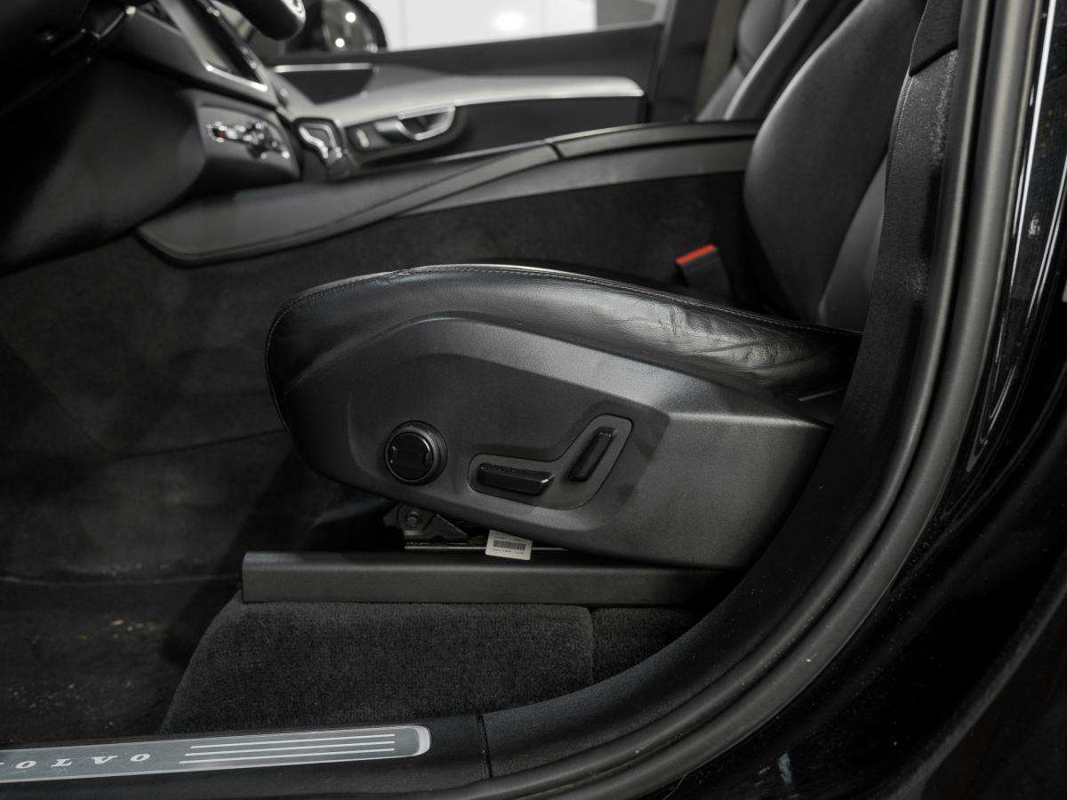 2022 Volvo XC90 T6 + MOMENTUM + AWD + NAVIGATION + TOIT PANORAMIQU thumb 21