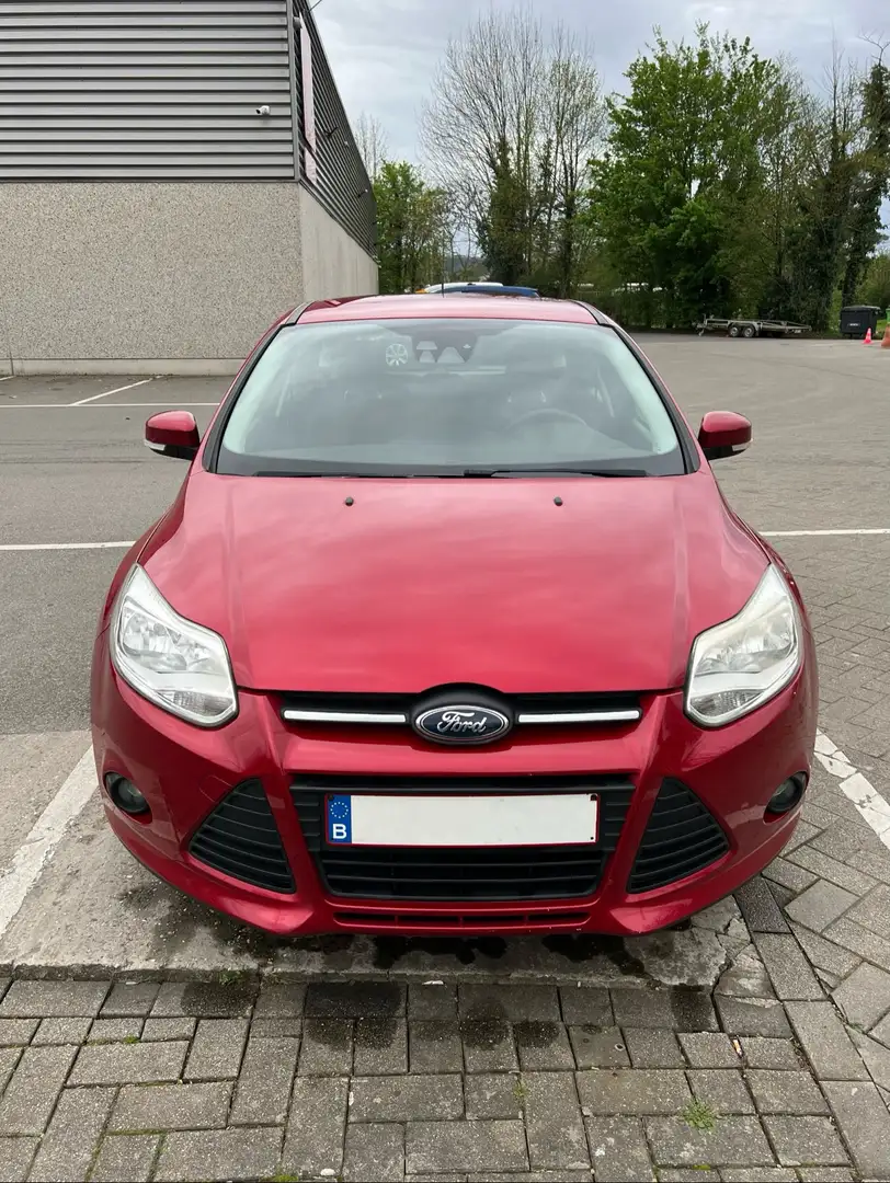 Ford Focus 2011 - 1.6 Essence - Boîte manuelle - 80.000km Rood - 2