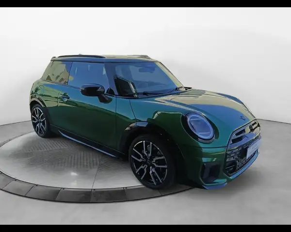 Mini Hatch view 4