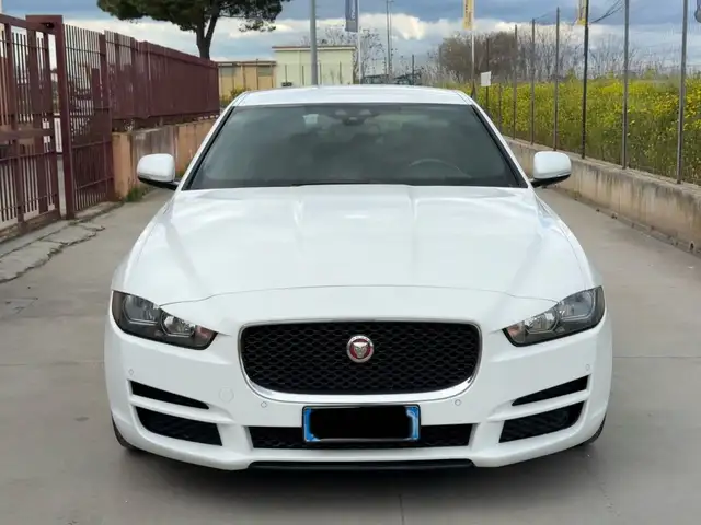 Jaguar XE XE 2.0 D Turbo 180CV aut. Pure