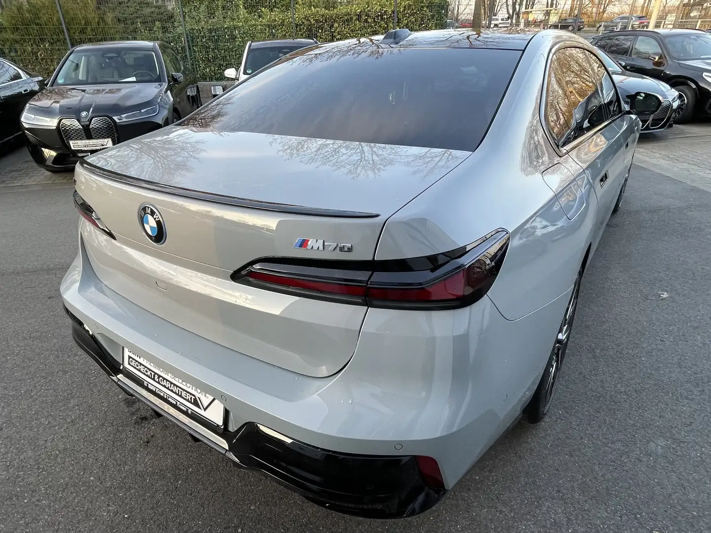 BMW i7 M70 xDrive M Perf. Paket || Pano DrivingAssProf 36 Gris - 2