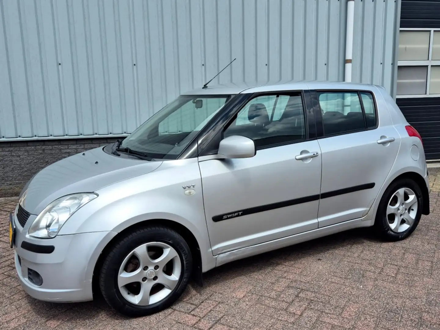 Suzuki Swift 1.5 Exclusive Airco Nieuwe APK 2026 Grijs - 2