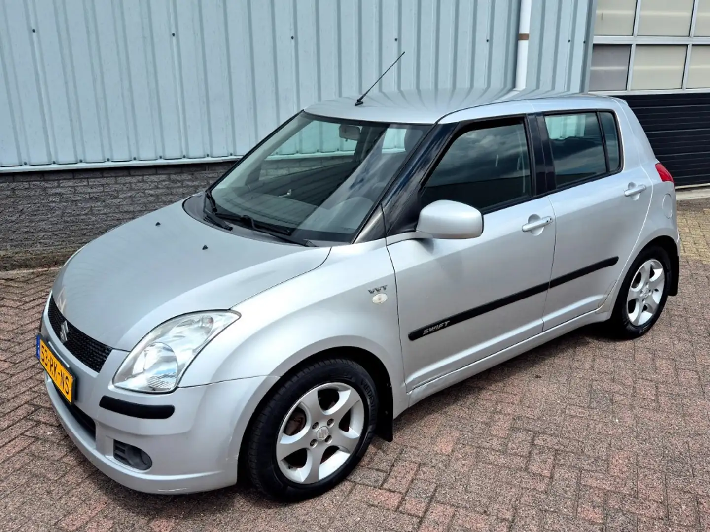 Suzuki Swift 1.5 Exclusive Airco Nieuwe APK 2026 Grijs - 1