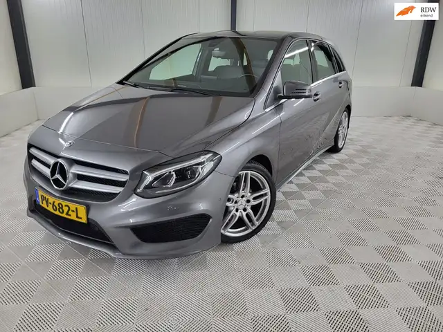 Mercedes-Benz B 180 Business Solution AMG, Trekhaak, Camera, Pdc