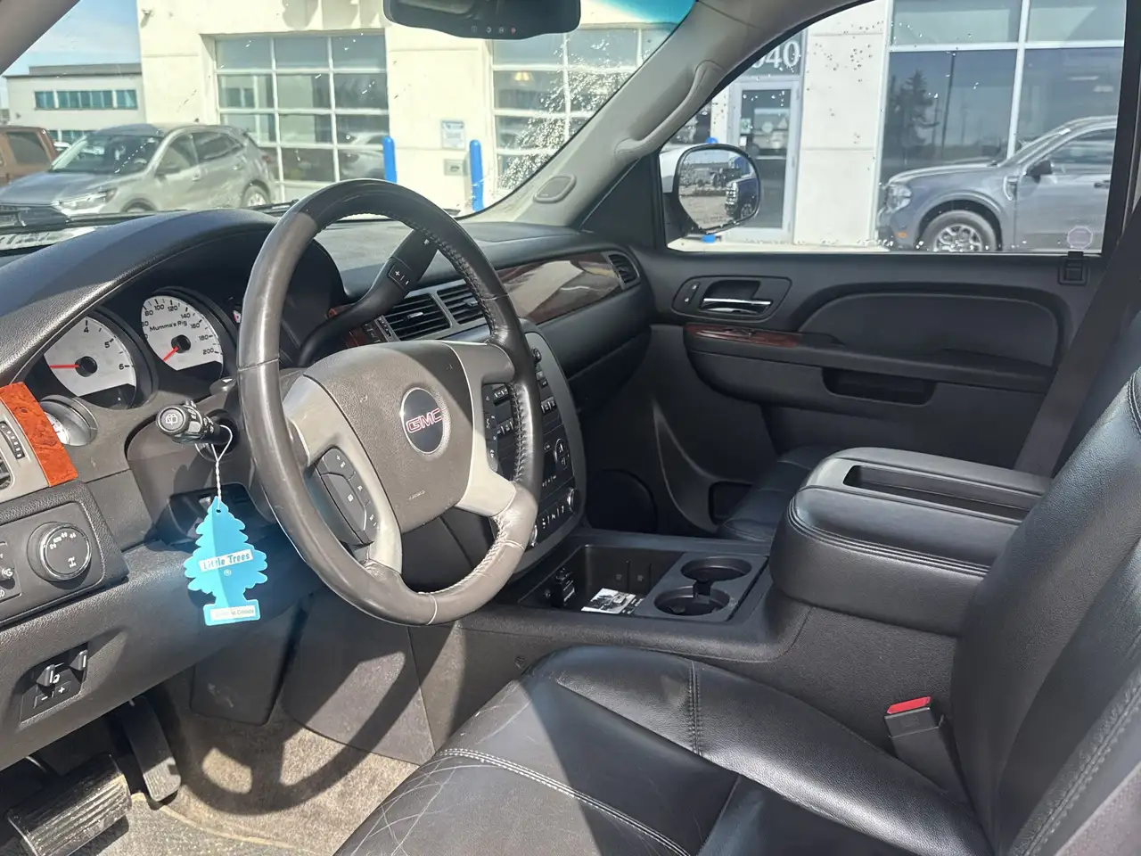 GMC Yukon снимка GMC Yukon