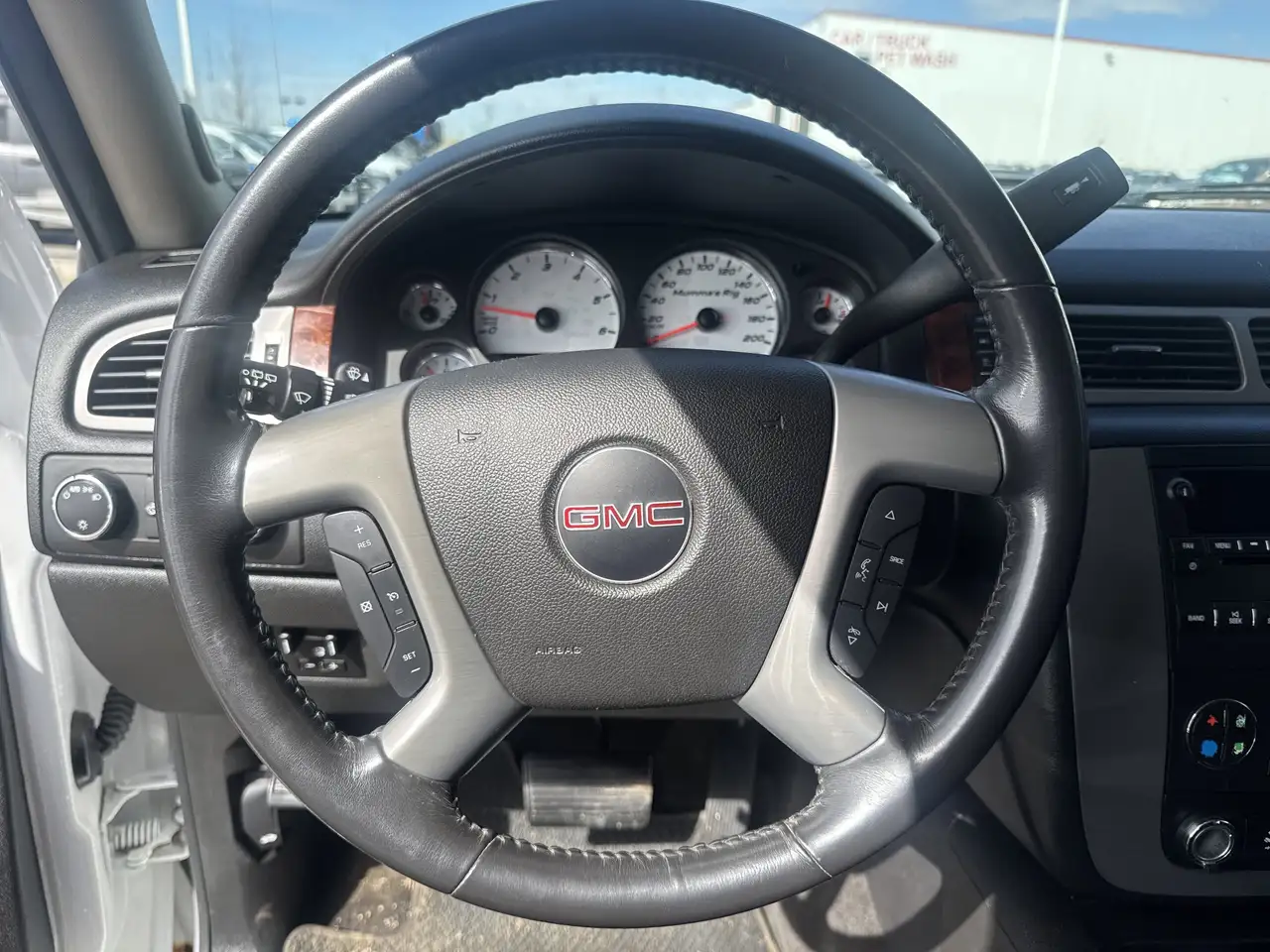 GMC Yukon снимка GMC Yukon