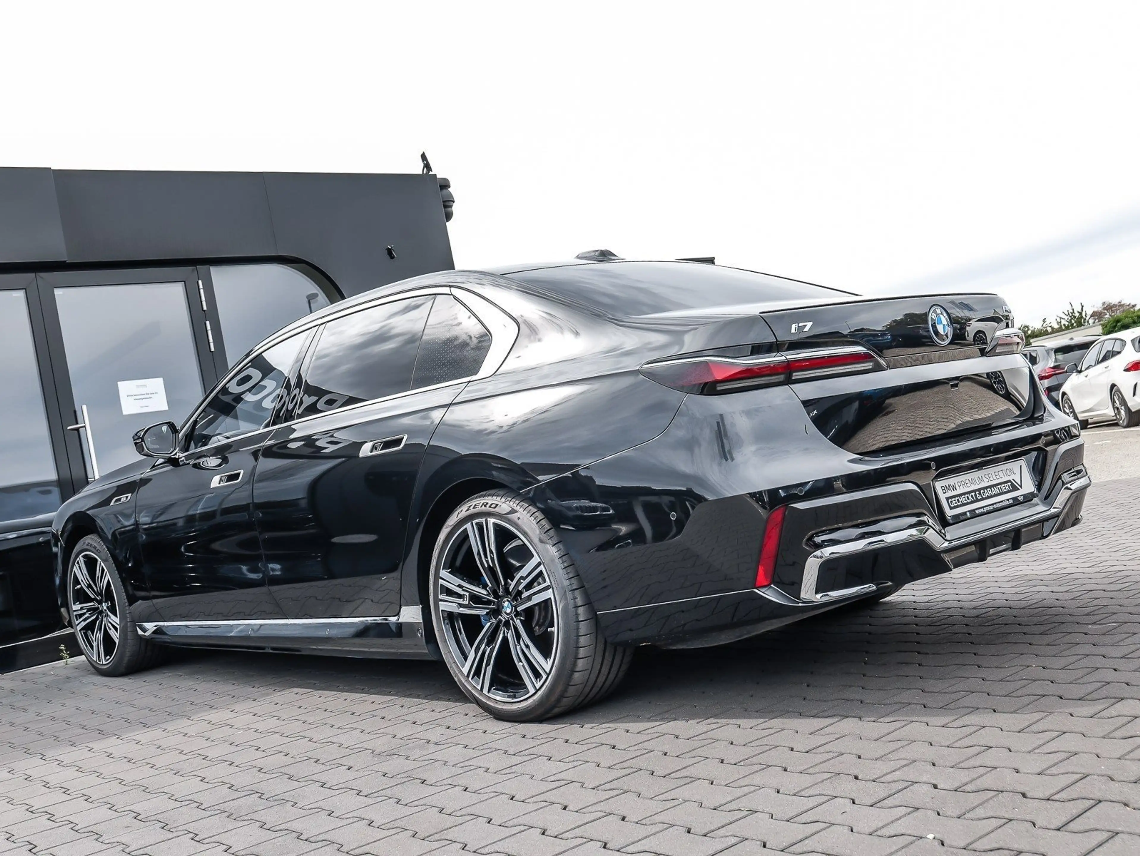 BMW i7 M70 xDrive Limousine — photo 7