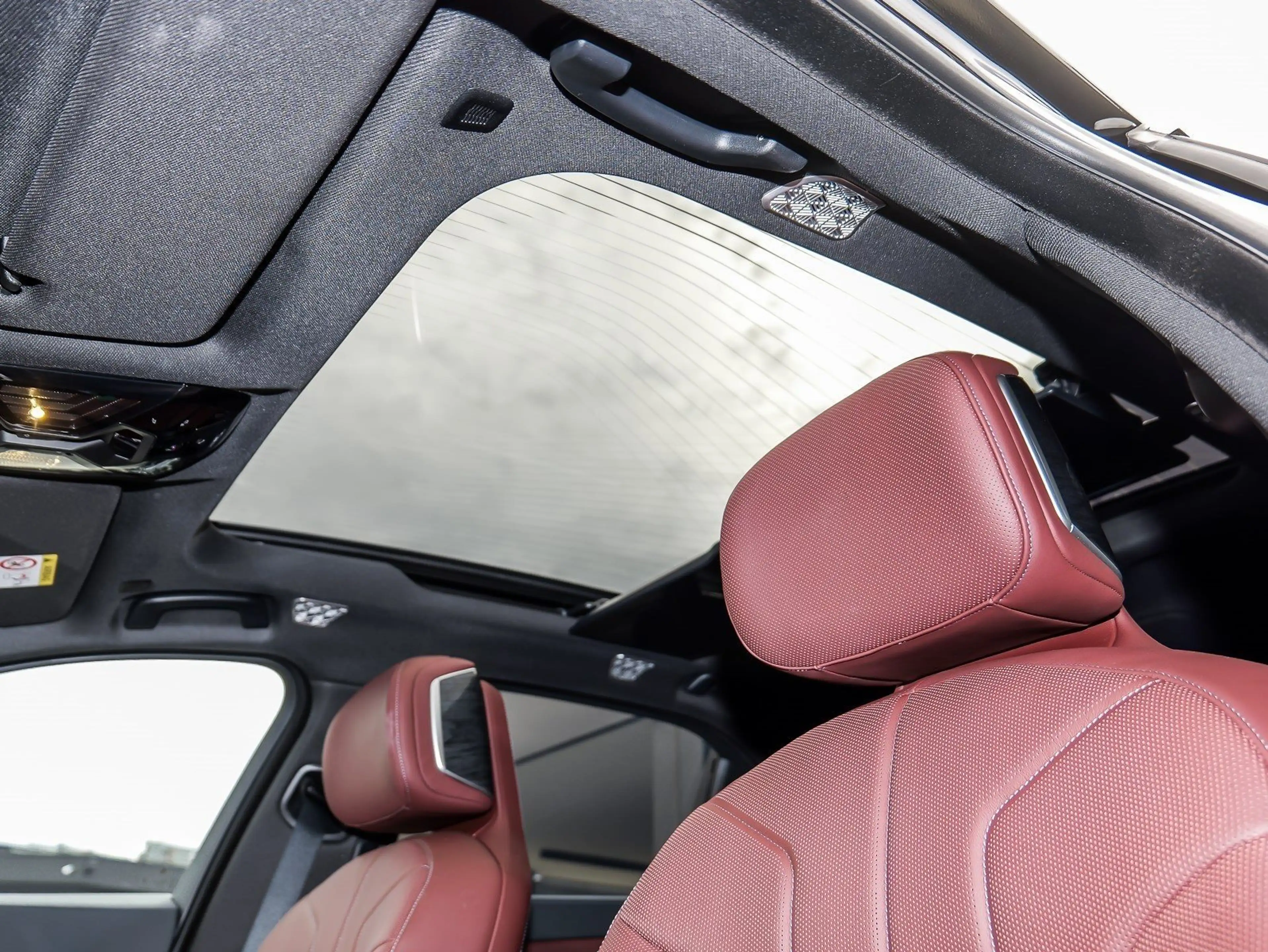 BMW i7 M70 xDrive Limousine — photo 13