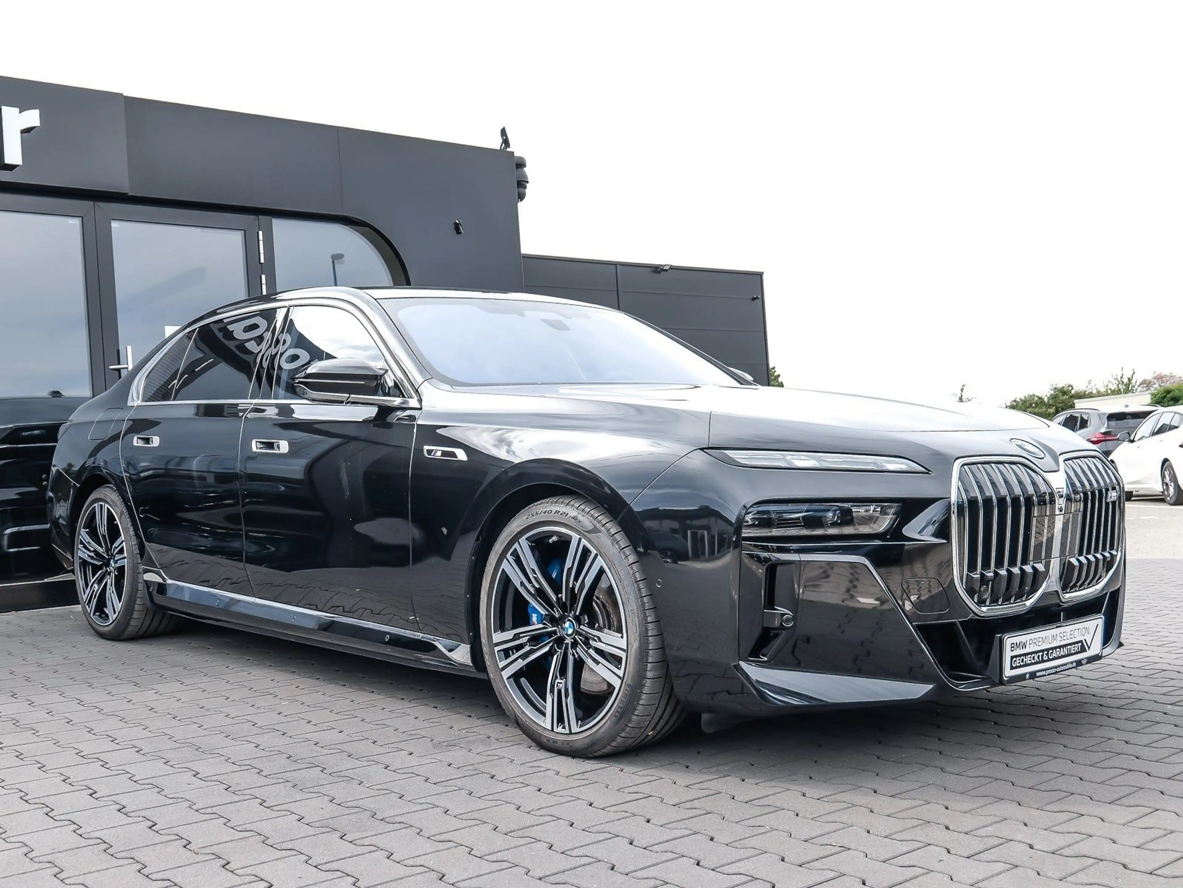 BMW i7 M70 xDrive Limousine — photo 6