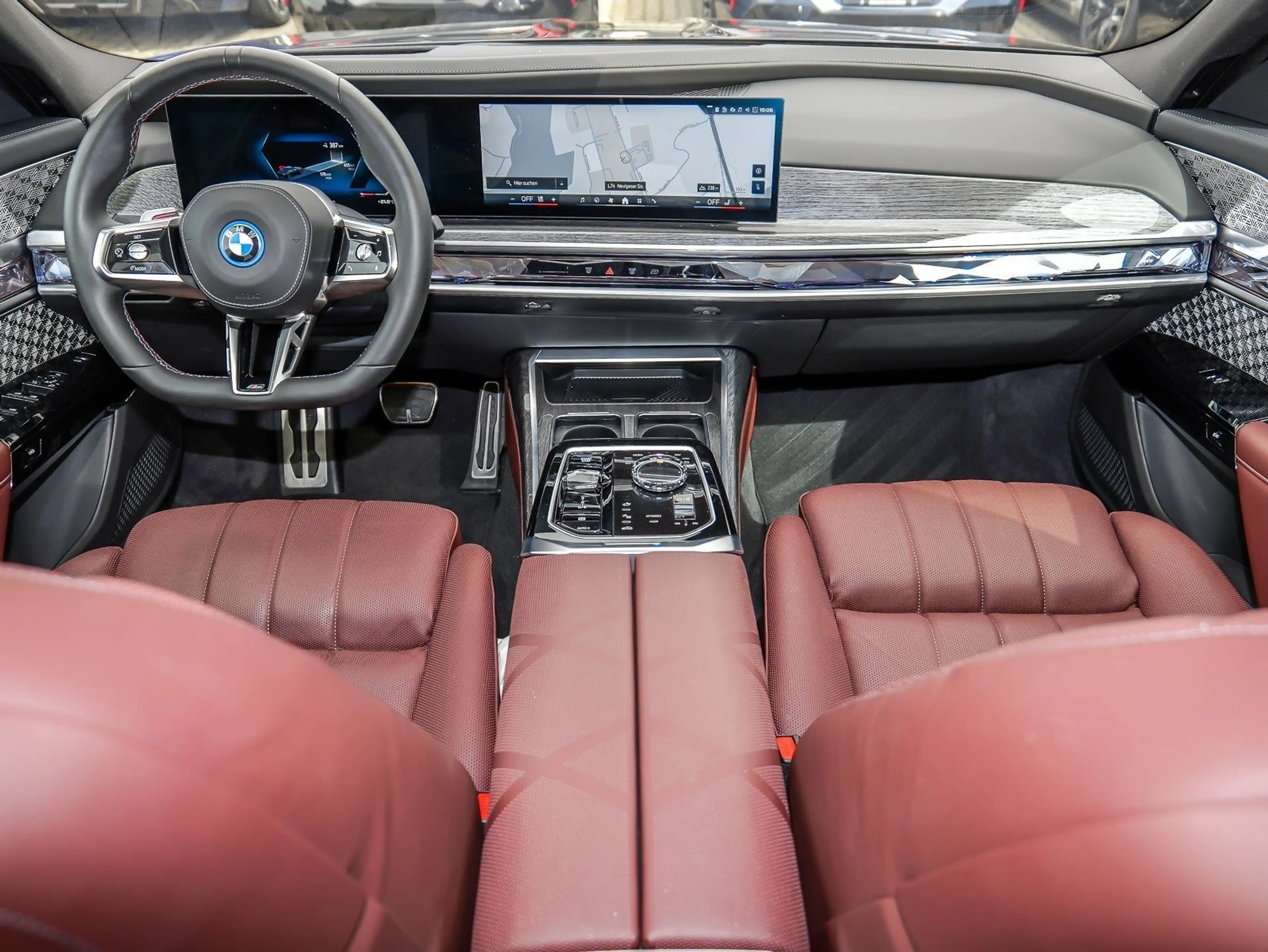 BMW i7 M70 xDrive Limousine — photo 3
