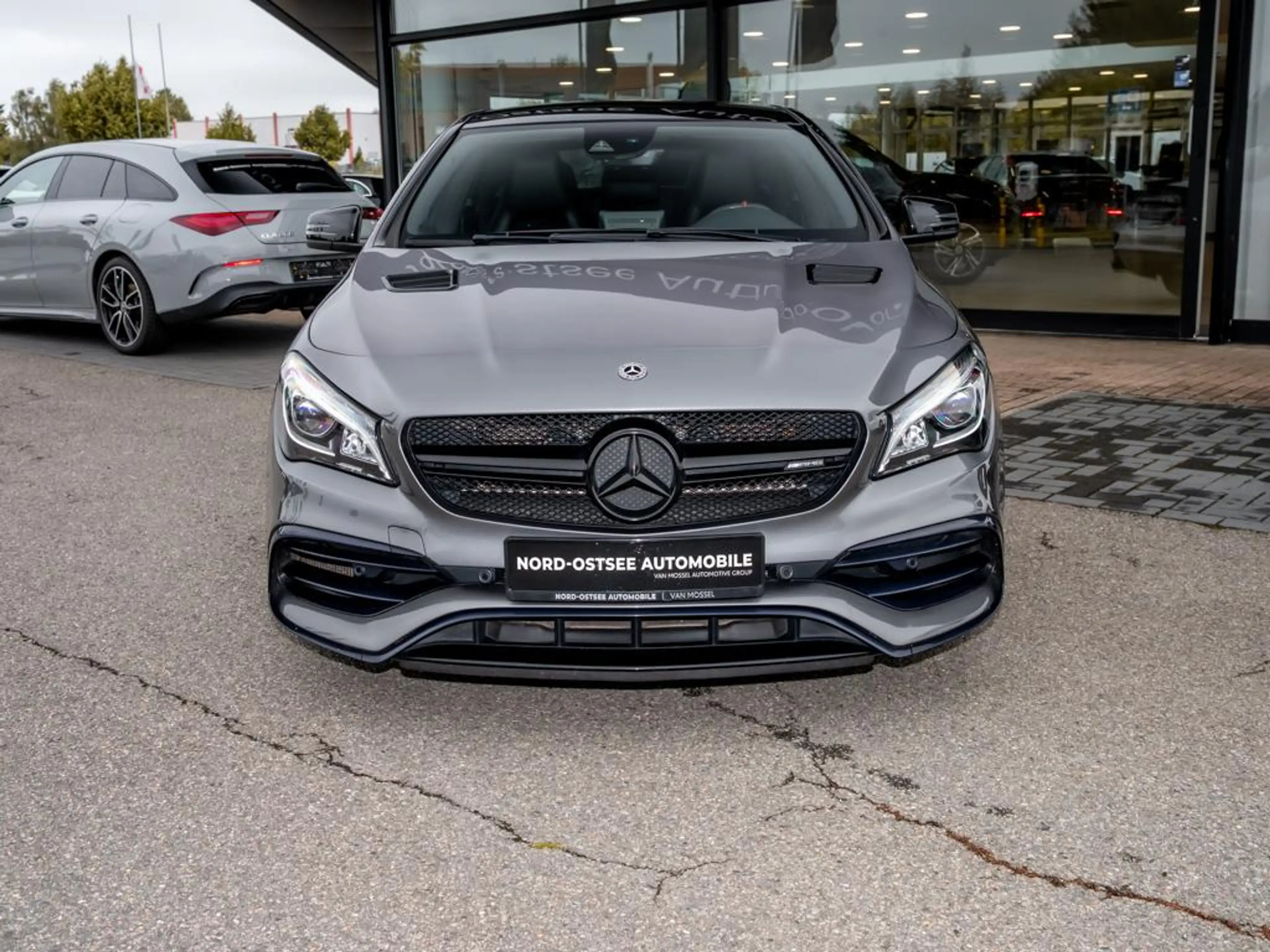 Mercedes-Benz CLA 45 AMG 4M COUPÉ NIGHT KAMERA NAVI HUK PANO — photo 3