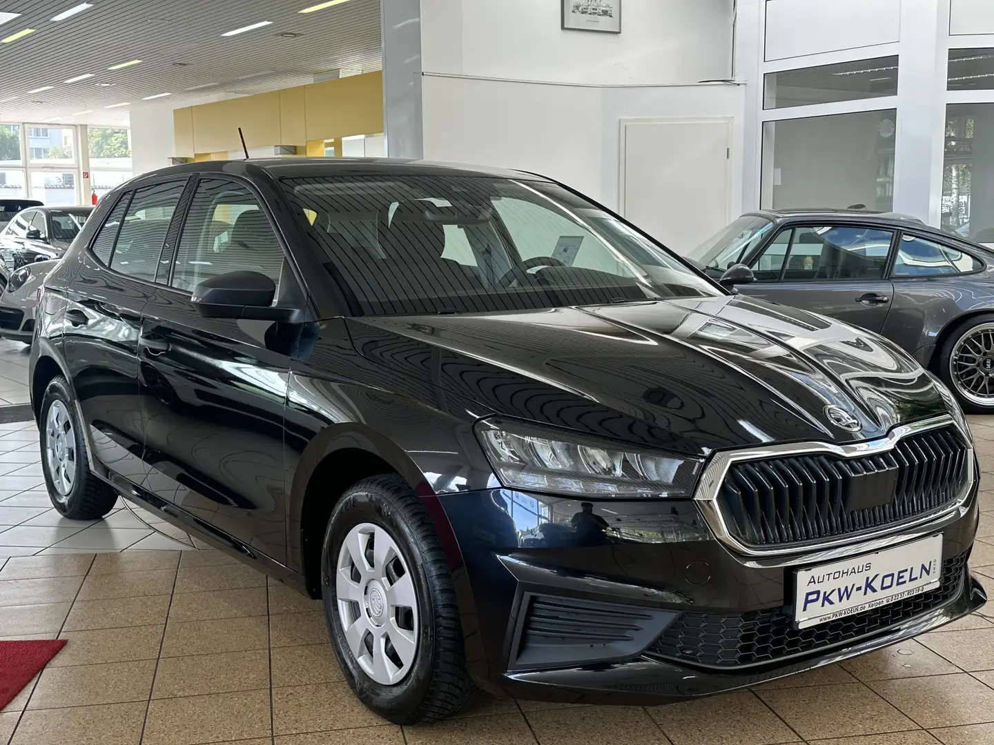 Skoda Fabia 1.0 Essence*LED*PDC*SPuR* Noir - 2