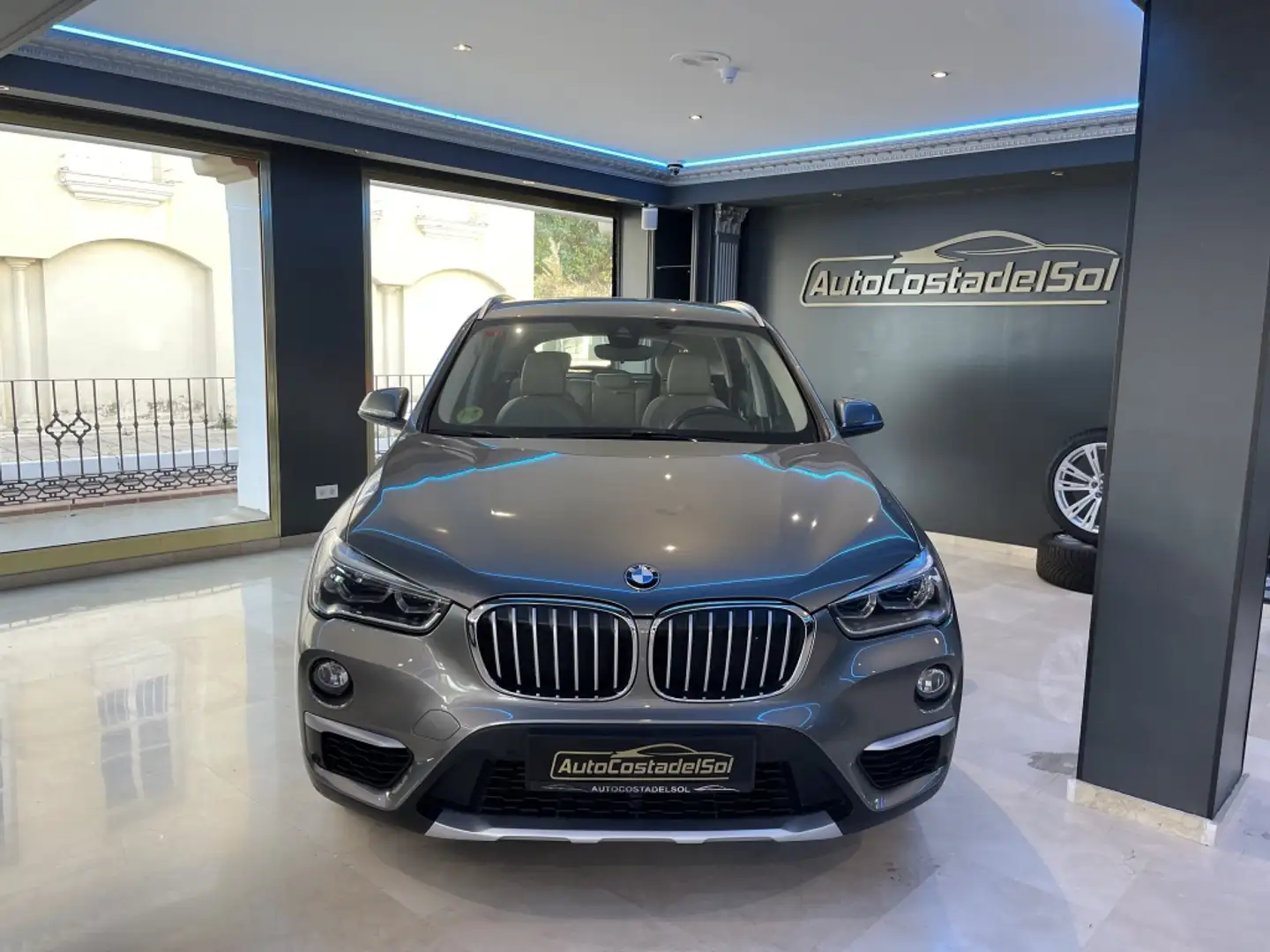 BMW X1 sDrive 18d Brun - 1