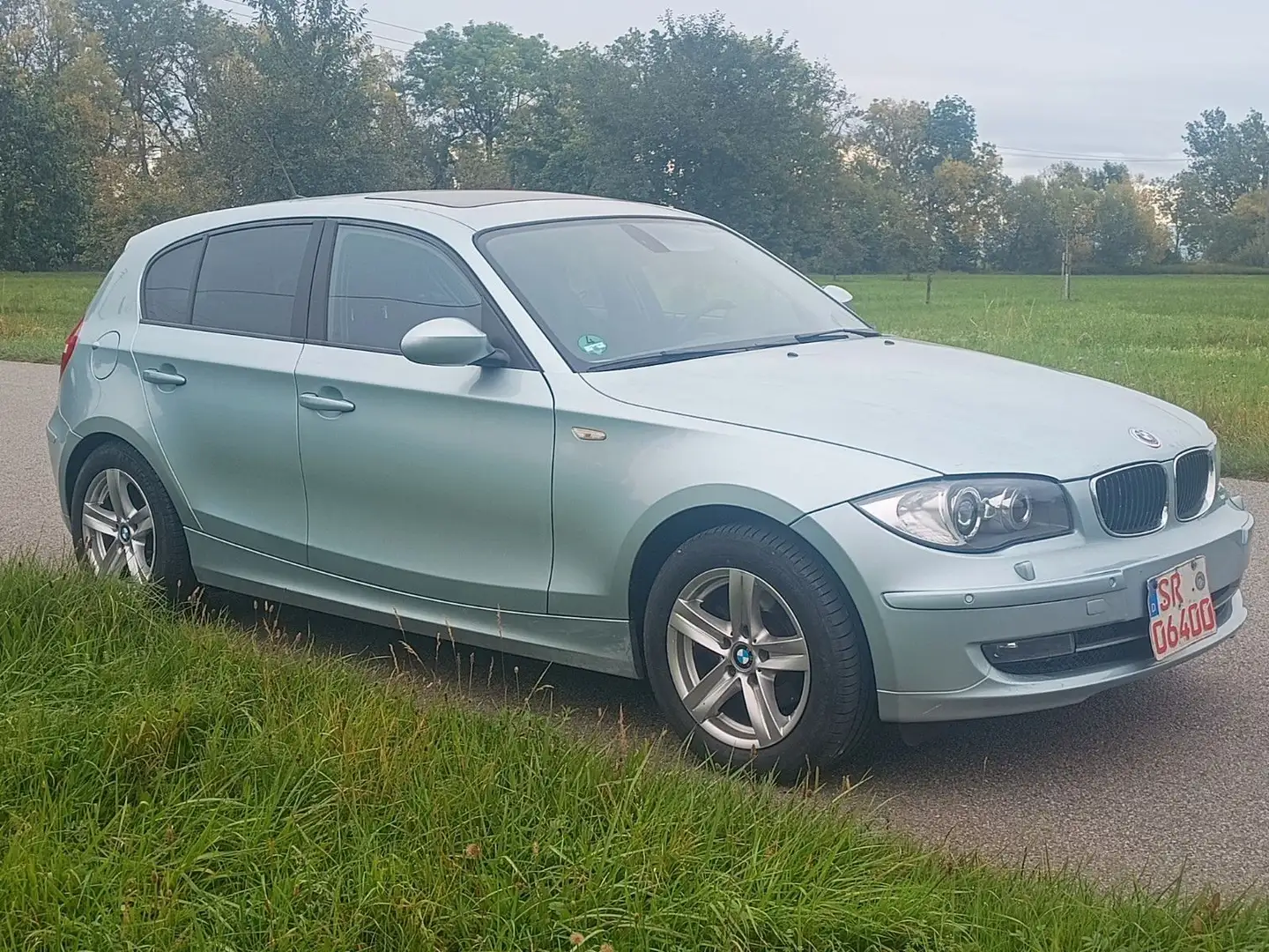 BMW 118 Baureihe 1 Lim. 118i  TEILLEDER NAVI Grün - 2