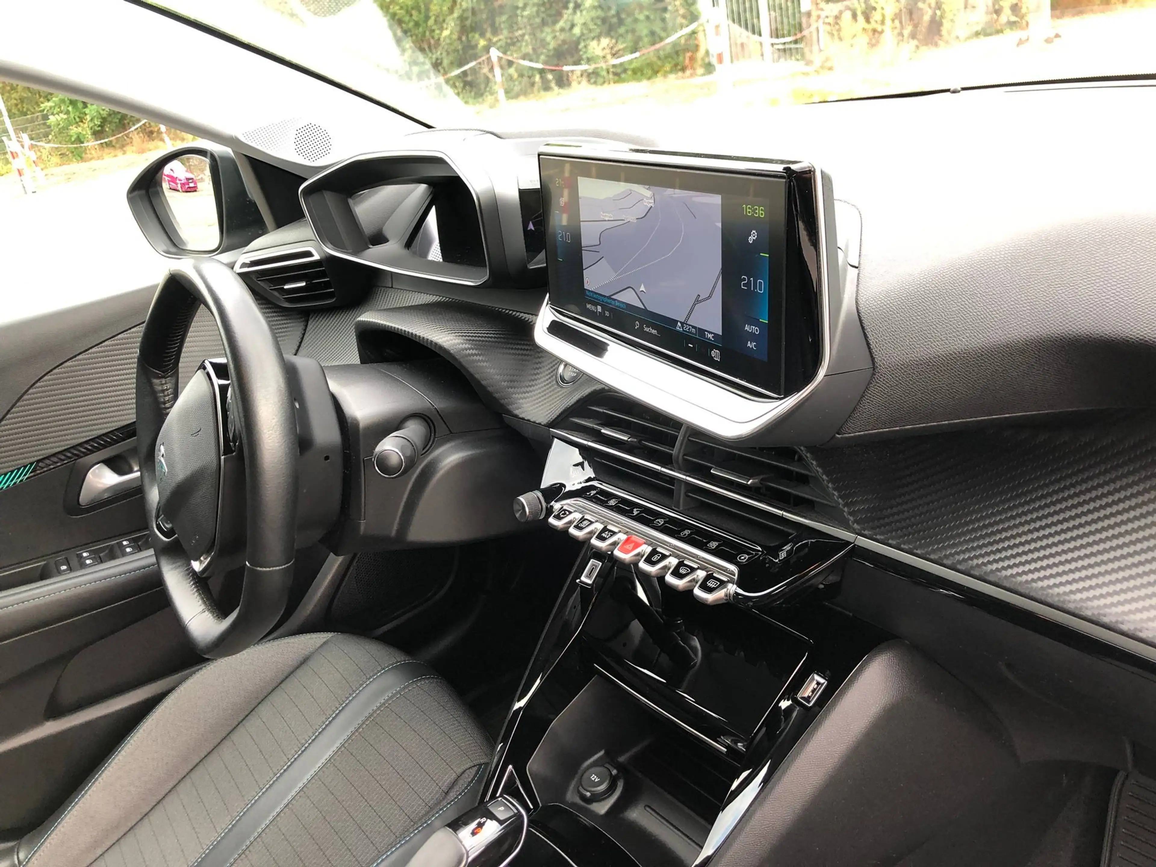 Peugeot 208 e- Allure Navi/Sitzheizung/3-D Cockpit/1.Hand — photo 10