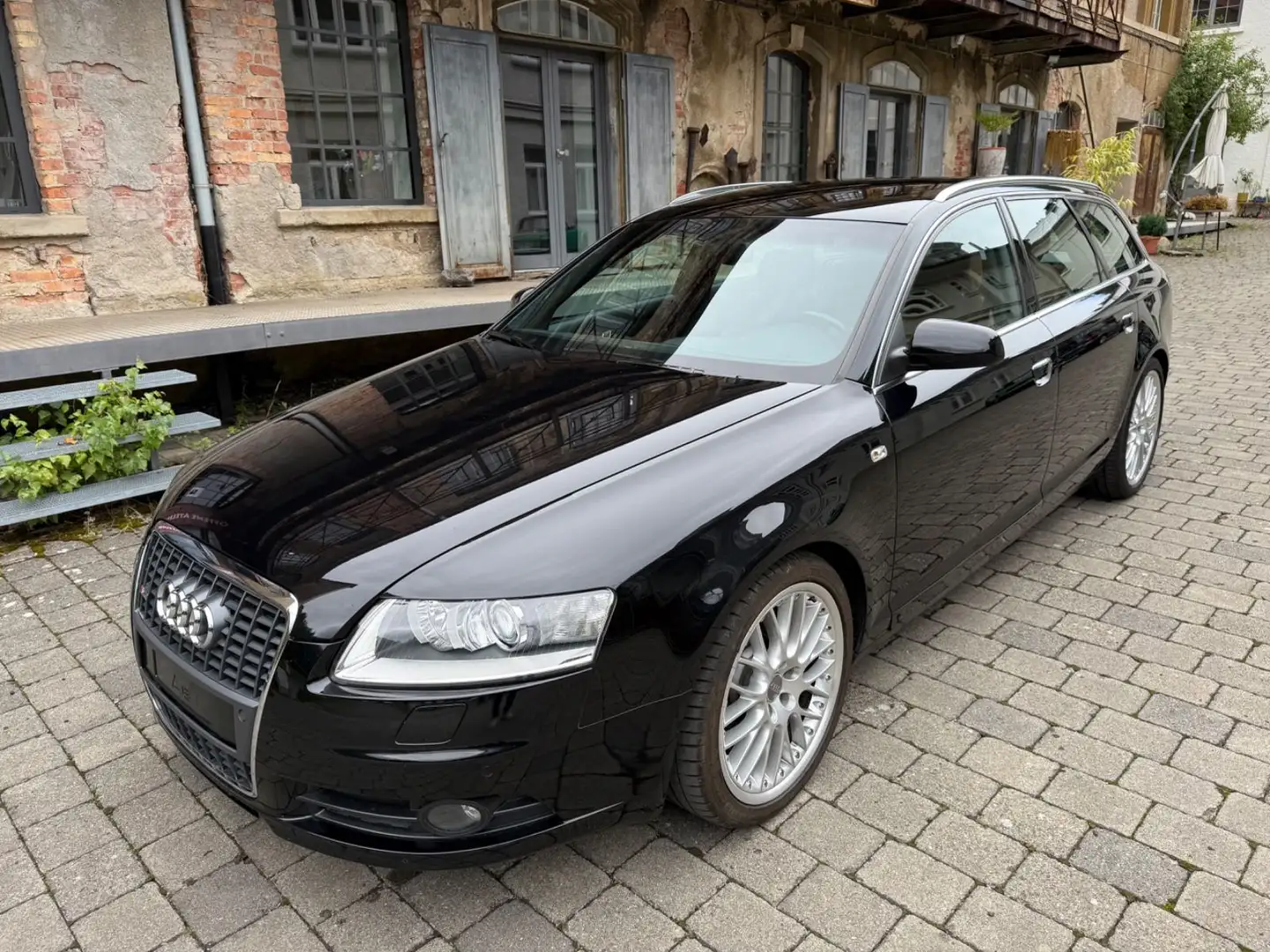 Audi A6 Avant 4.2 quattro Schwarz - 1