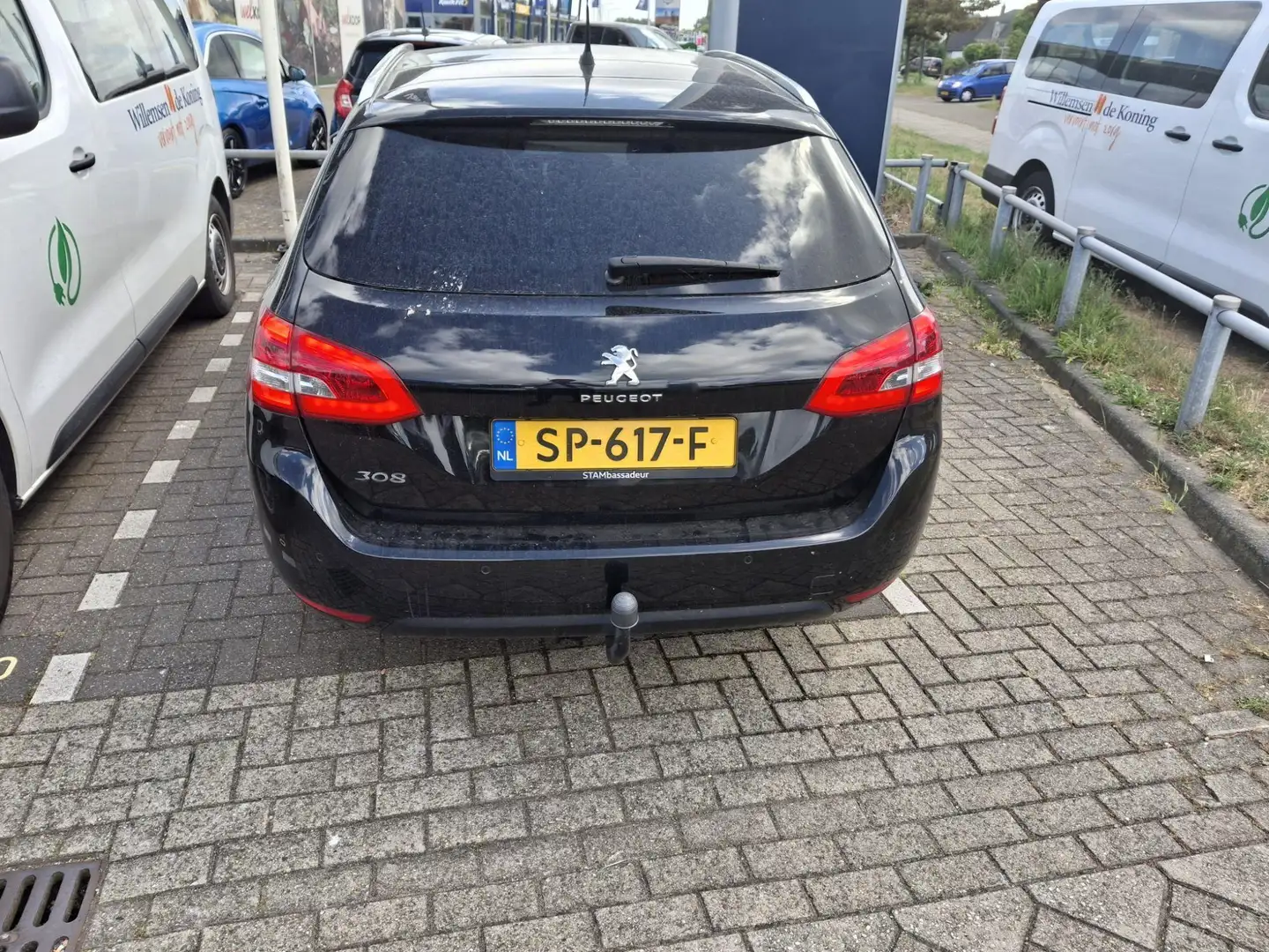 Peugeot 308 SW 1.2 PureTech Blue Lease Premium | Trekhaak | LM Zwart - 2