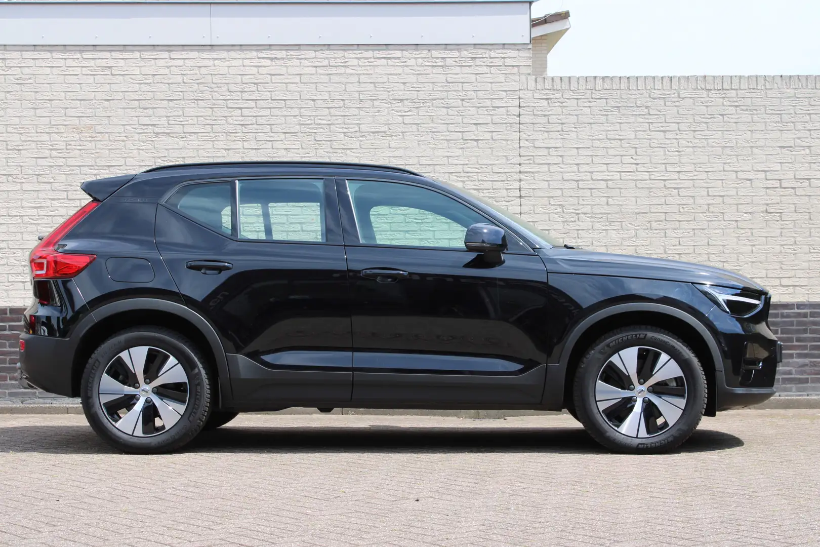 Volvo XC40 1.5 T4 Plug-in hybrid Plus Dark | Trekhaak | H/K | Grijs - 2