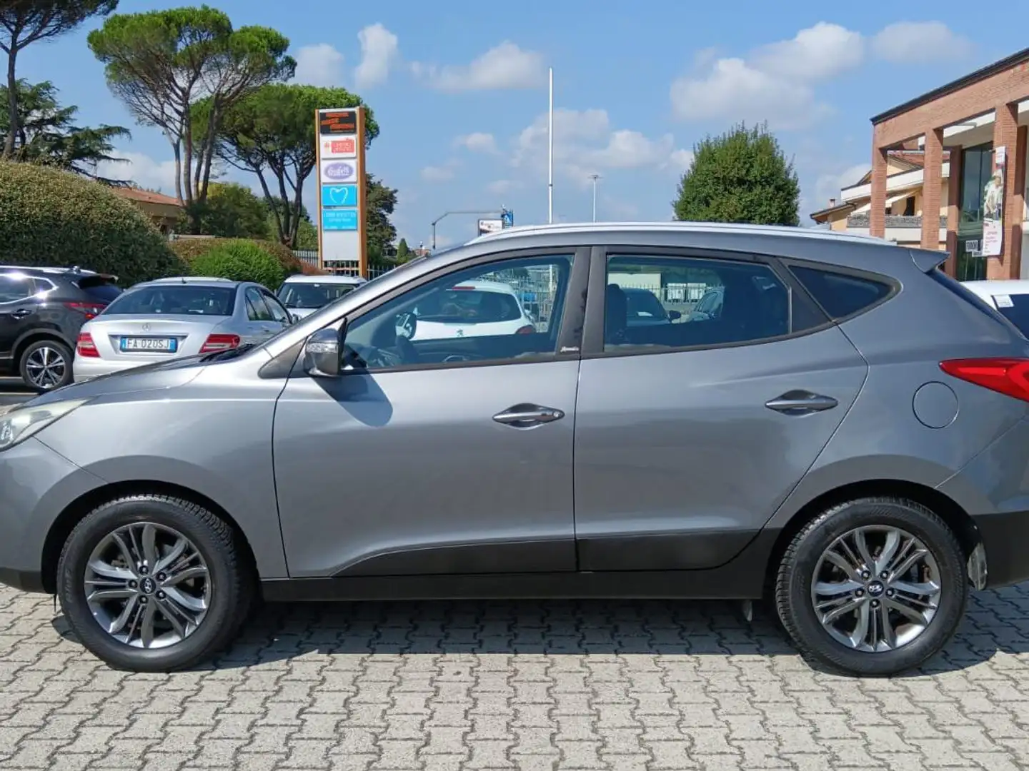 Hyundai iX35 ix35 2.0 crdi Xpossible 4wd 136cv auto Grigio - 2