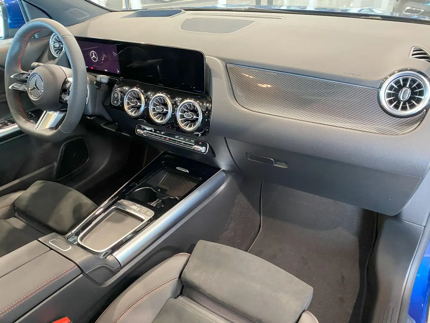 Mercedes-Benz GLA 180 Star Edition Modrá - 2