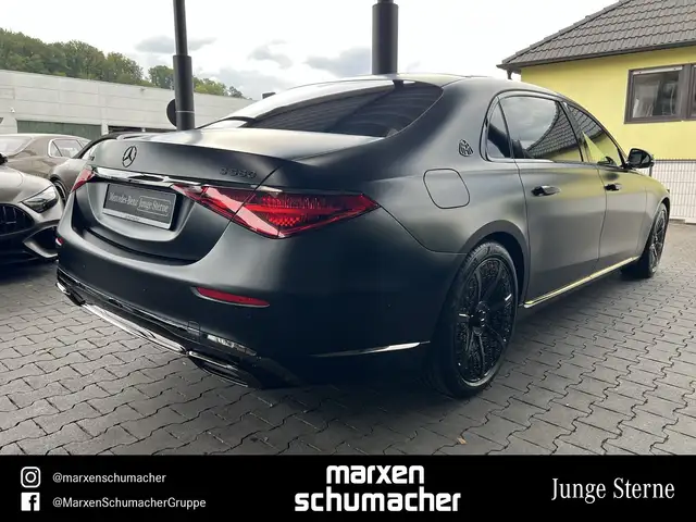 Mercedes-Benz S-Class view 4