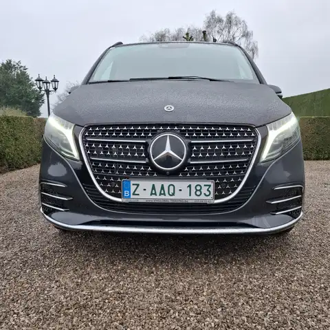 Mercedes-Benz V 220