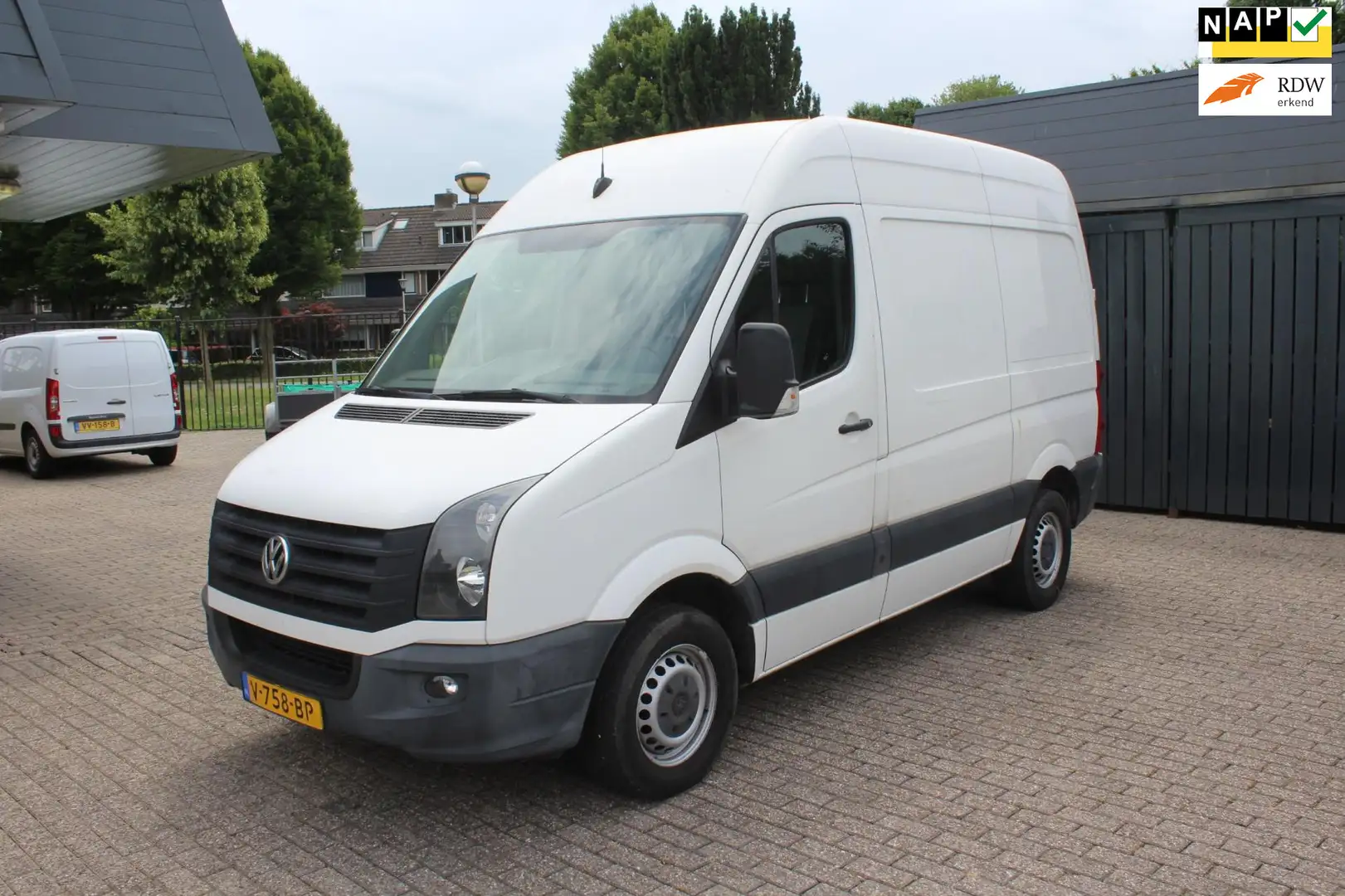 Volkswagen Crafter 32 2.0 TDI L1H1 Wit - 1