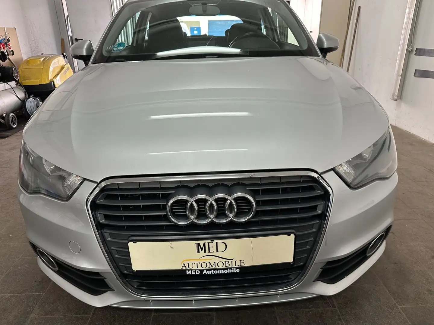 Audi A1 attraction Silber - 2