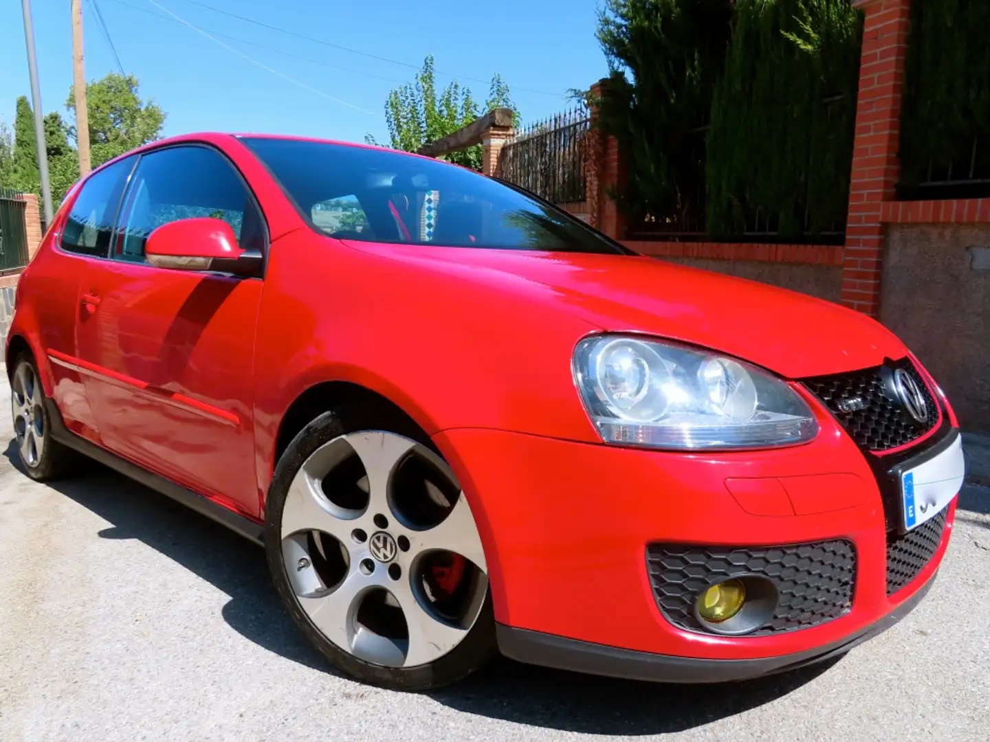 Volkswagen Golf GTI 2.0 TFSI DSG Red - 1