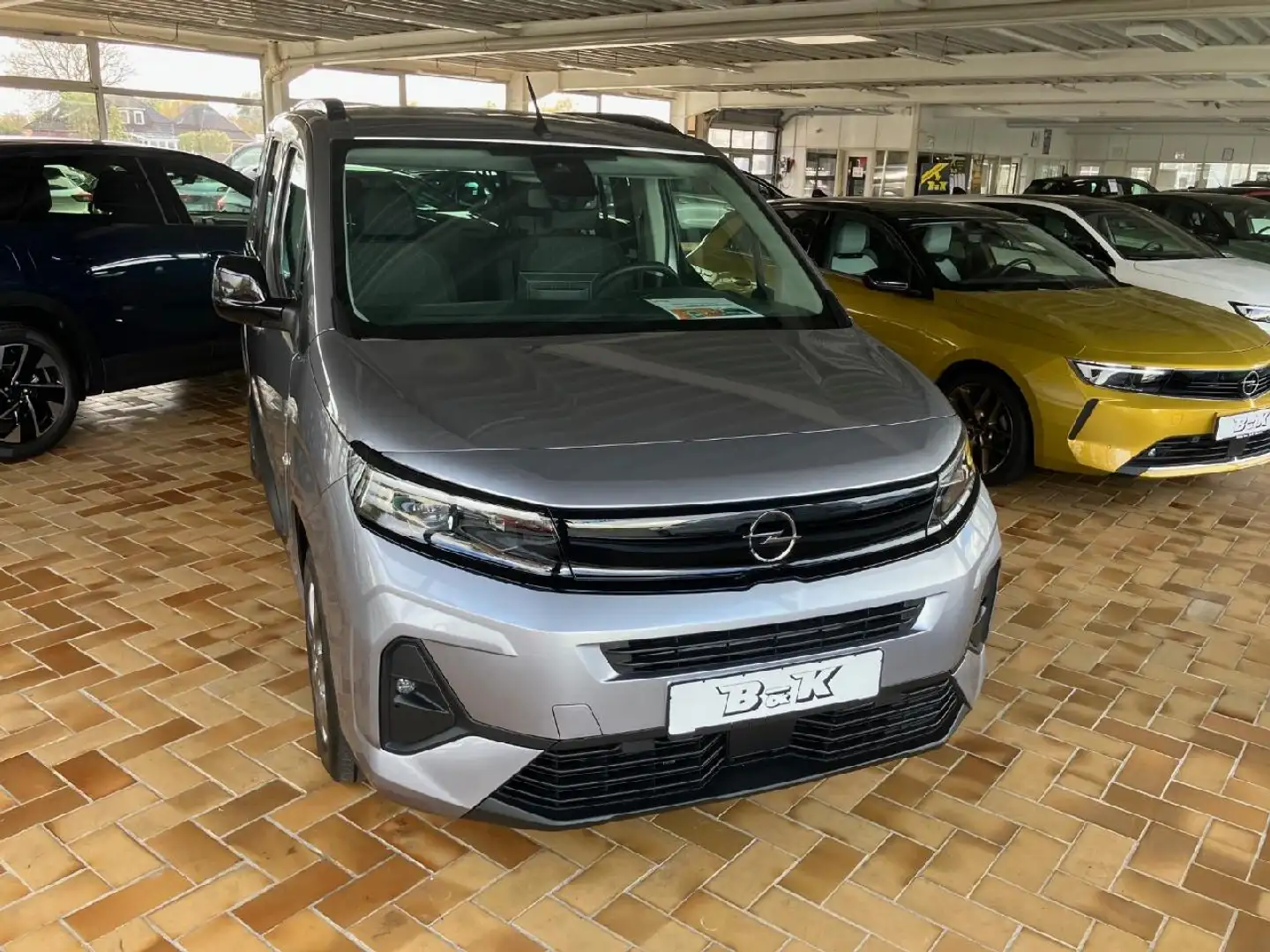 Opel Combo-e Life Basis Grau - 1