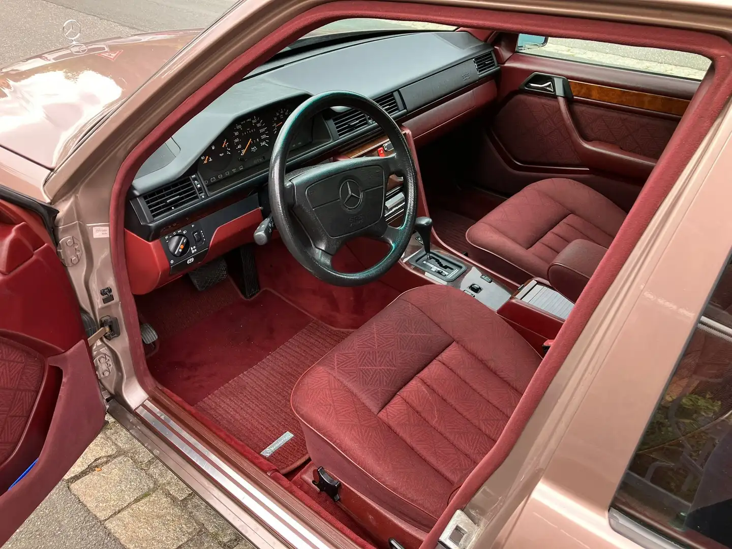 Mercedes-Benz E 220 °Gepflegt°Historie°Selten° Bronze - 1