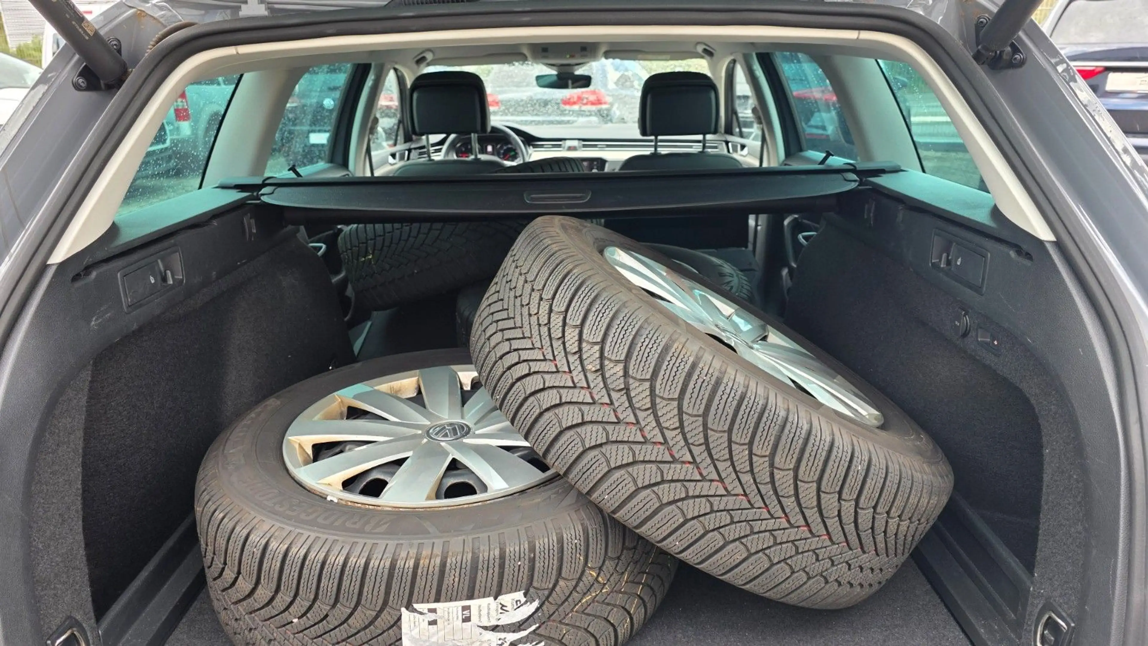 Volkswagen Passat Variant Elegance 1. Hand Super Zustand — photo 12