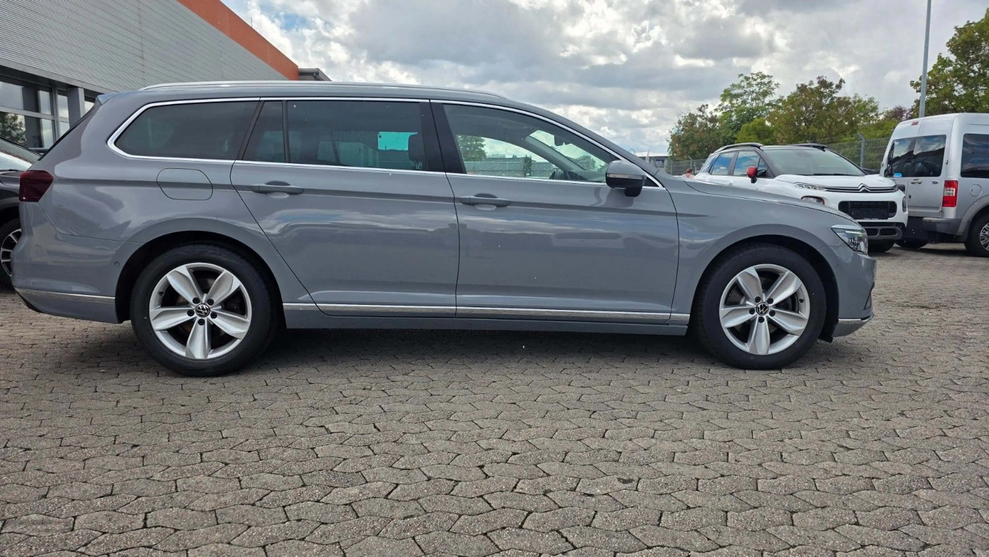 Volkswagen Passat Variant Elegance 1. Hand Super Zustand — photo 4