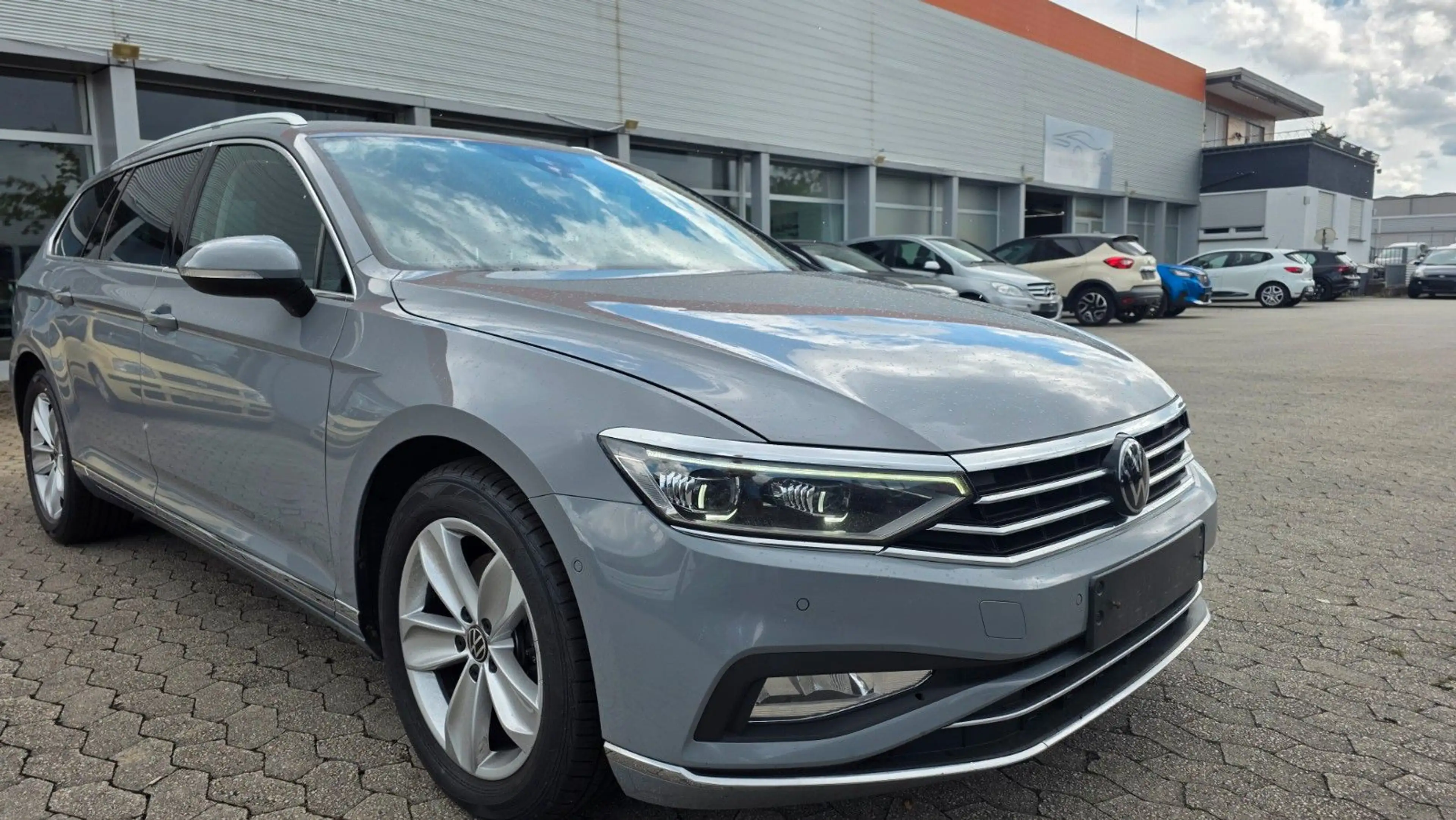 Volkswagen Passat Variant Elegance 1. Hand Super Zustand — photo 3