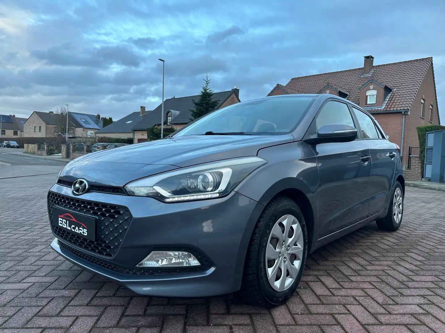 Hyundai i20 1.1 CRDi **12 mois de garantie** Bleu - 1