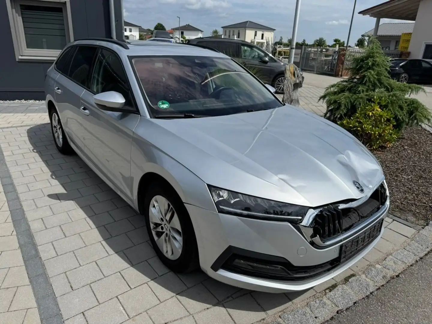 Skoda Octavia 2.0 TDI Combi Ambition, DSG, Navi Silber - 1