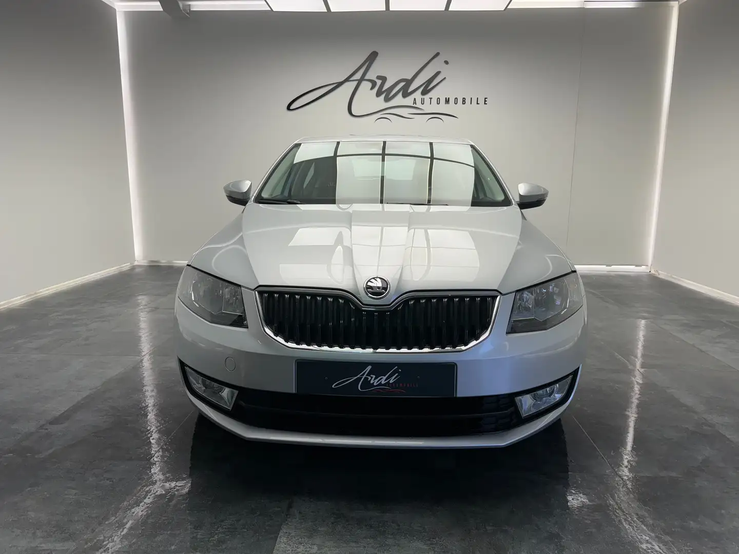 Skoda Octavia 1.2 TSI *GPS*GARANTIE 12 MOIS*1er PROPRIETAIRE* Gri - 2