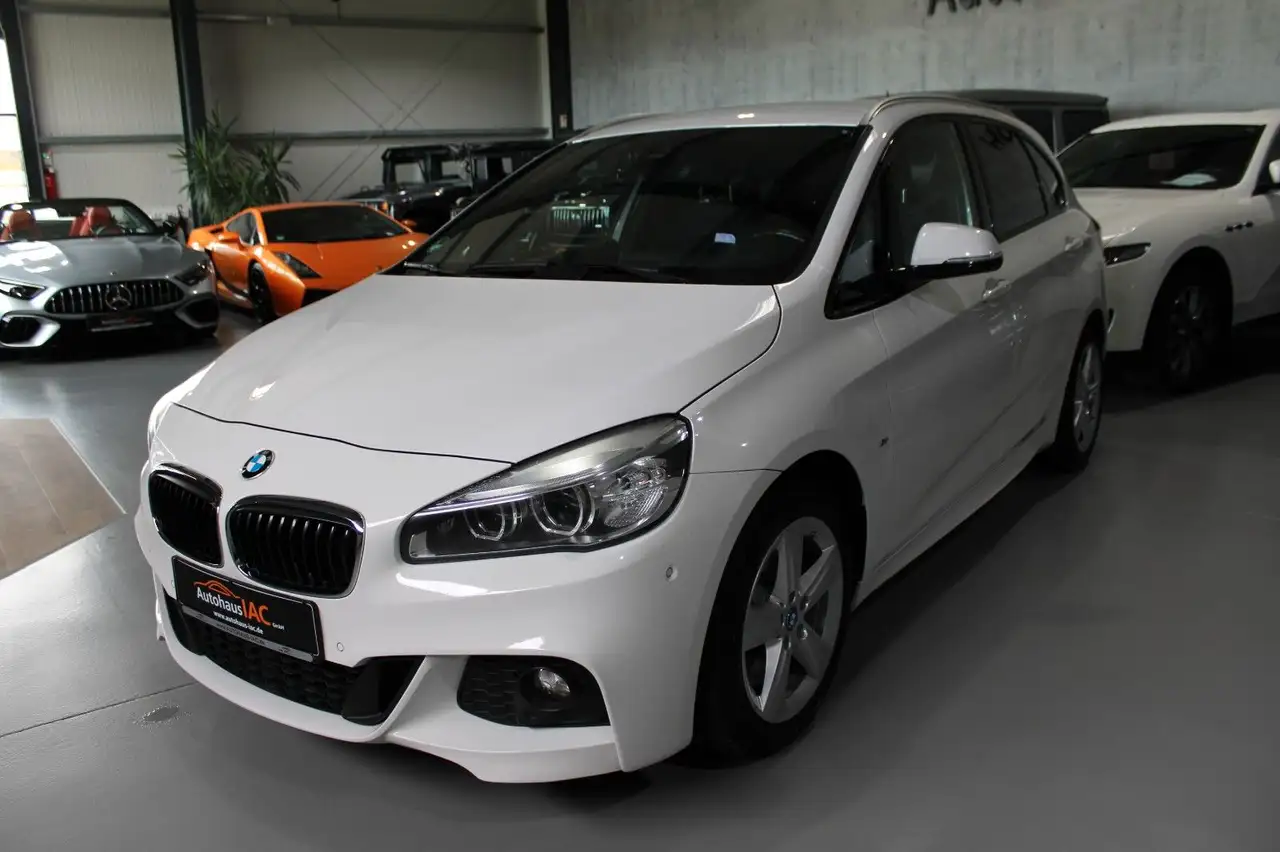 BMW 225