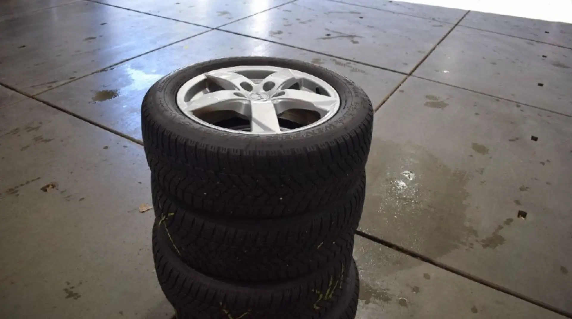 Volkswagen Golf VIII 2.0d DSG Life LED/NAVI/MASS/MEMO/8Fa Silber - 2