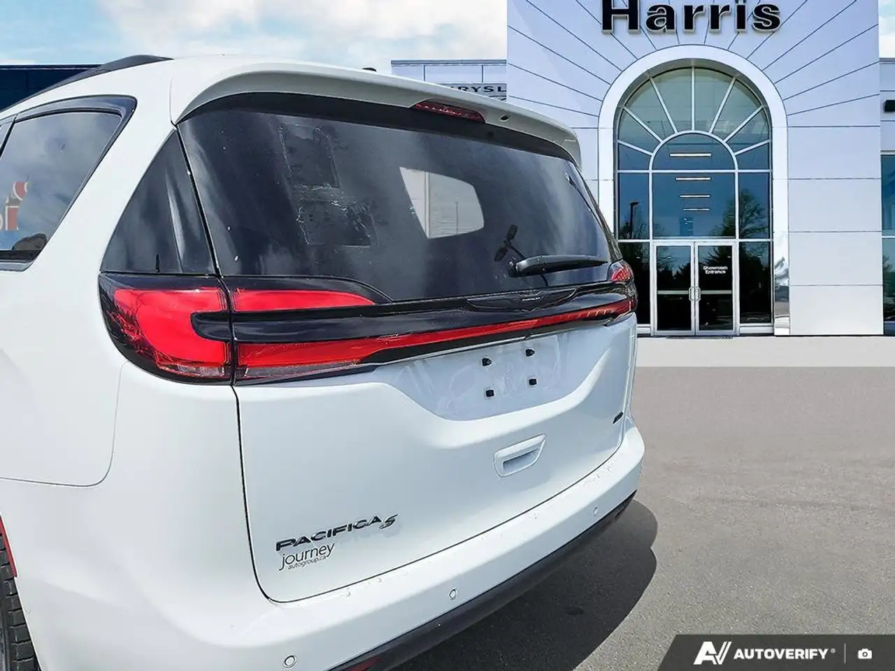 Chrysler Pacifica снимка Chrysler Pacifica